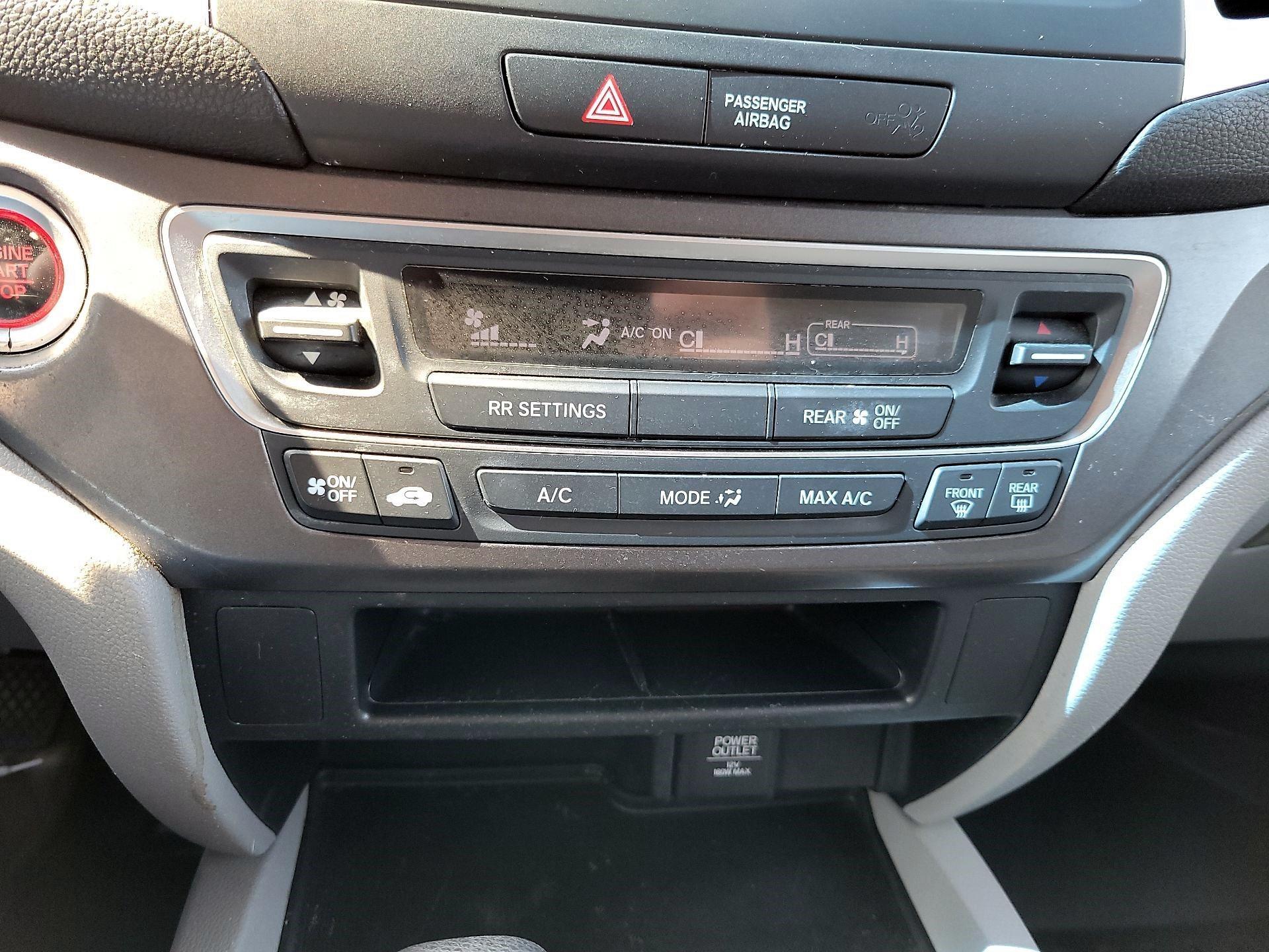 Thumbnail: 2017 Honda Pilot - 14