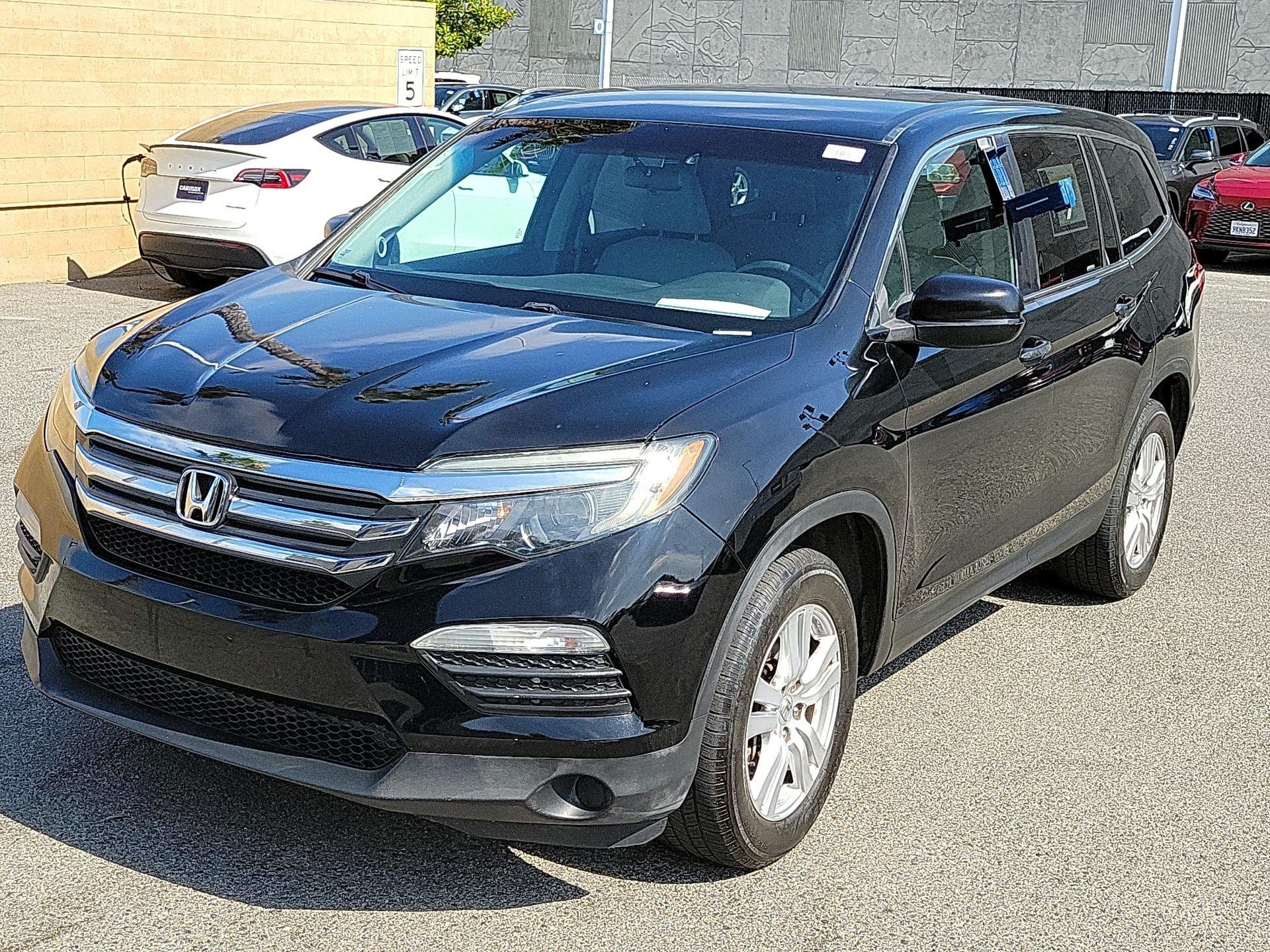 Thumbnail: 2017 Honda Pilot - 3