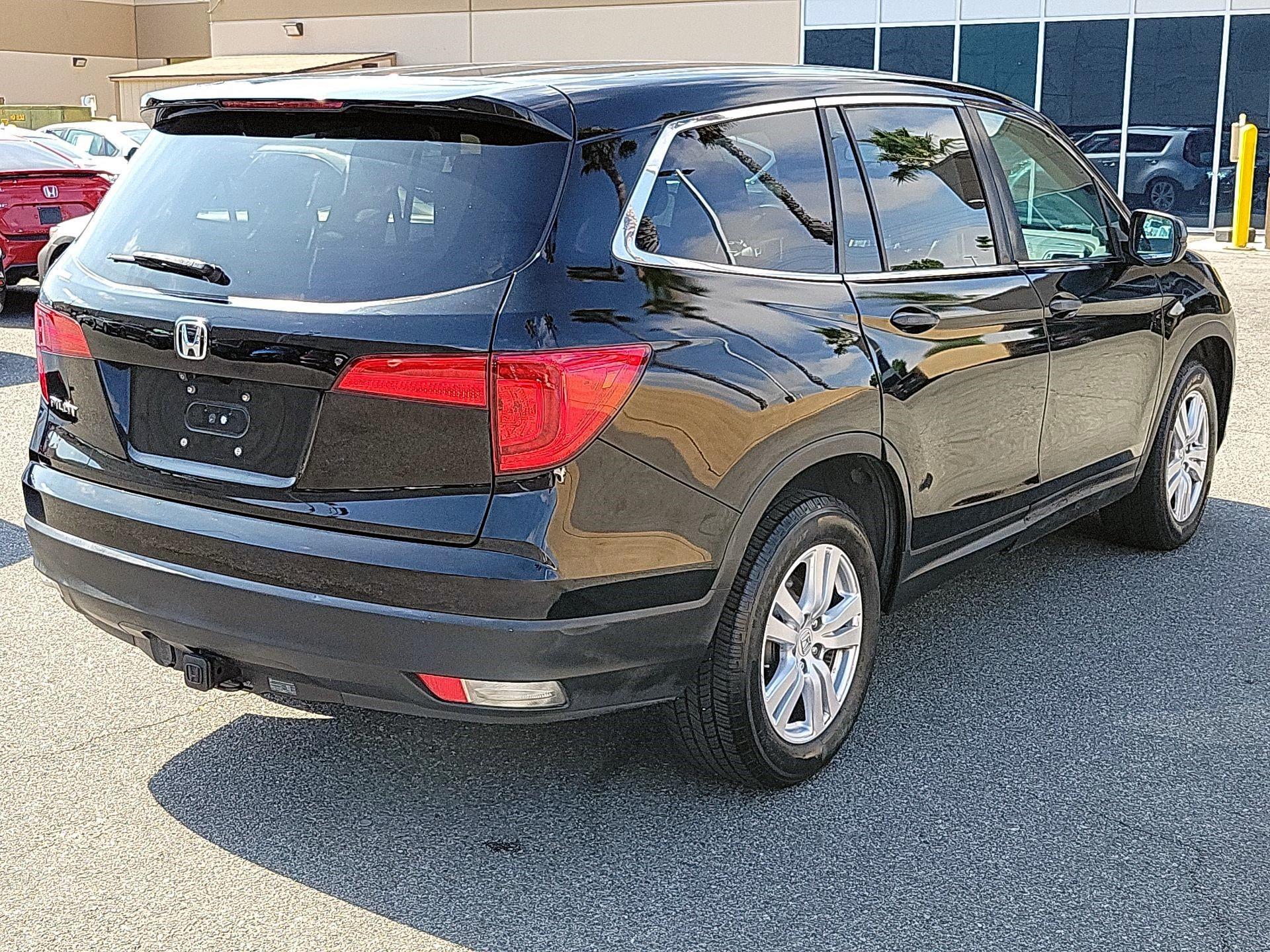Thumbnail: 2017 Honda Pilot - 5