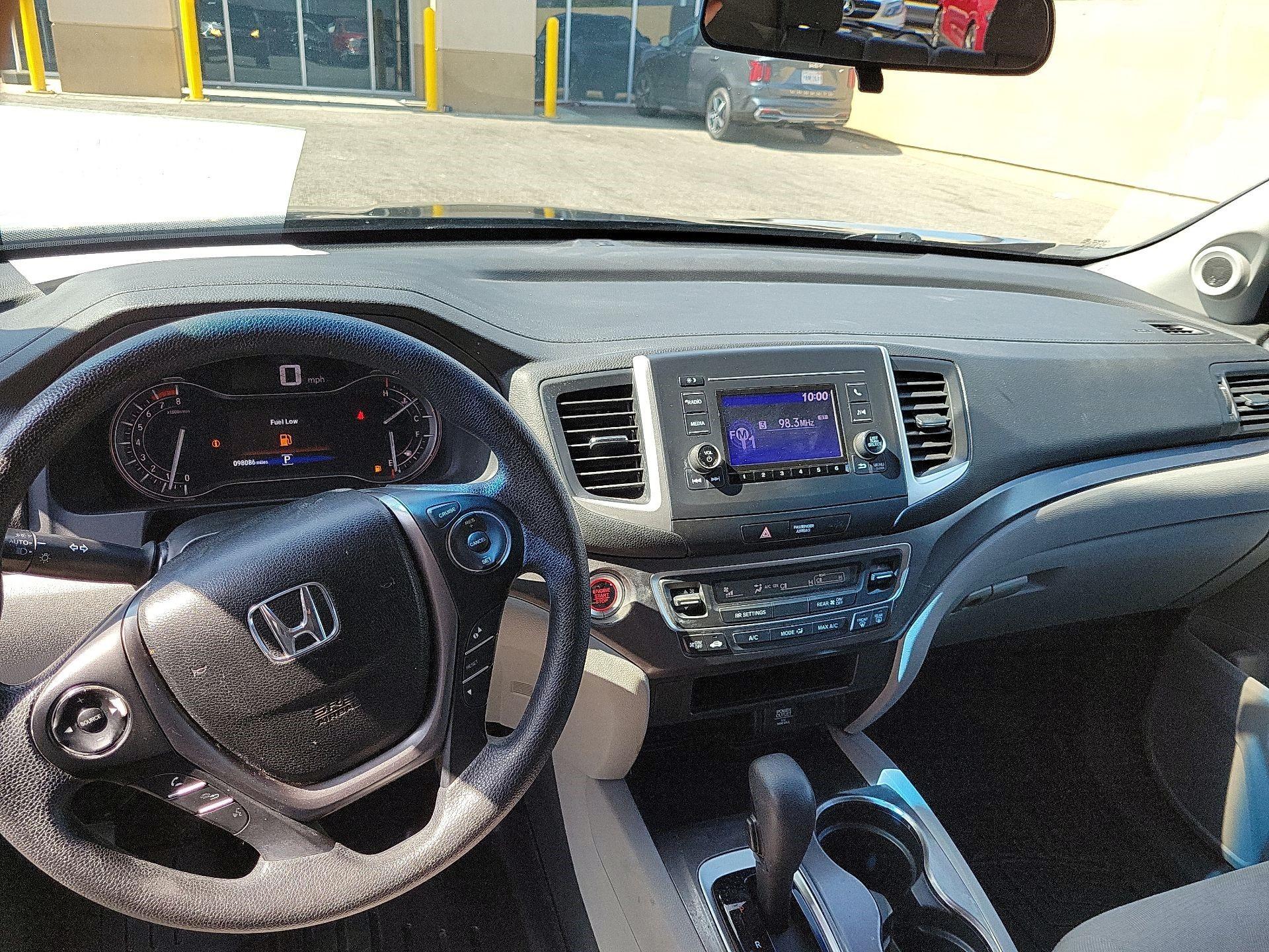 Thumbnail: 2017 Honda Pilot - 8