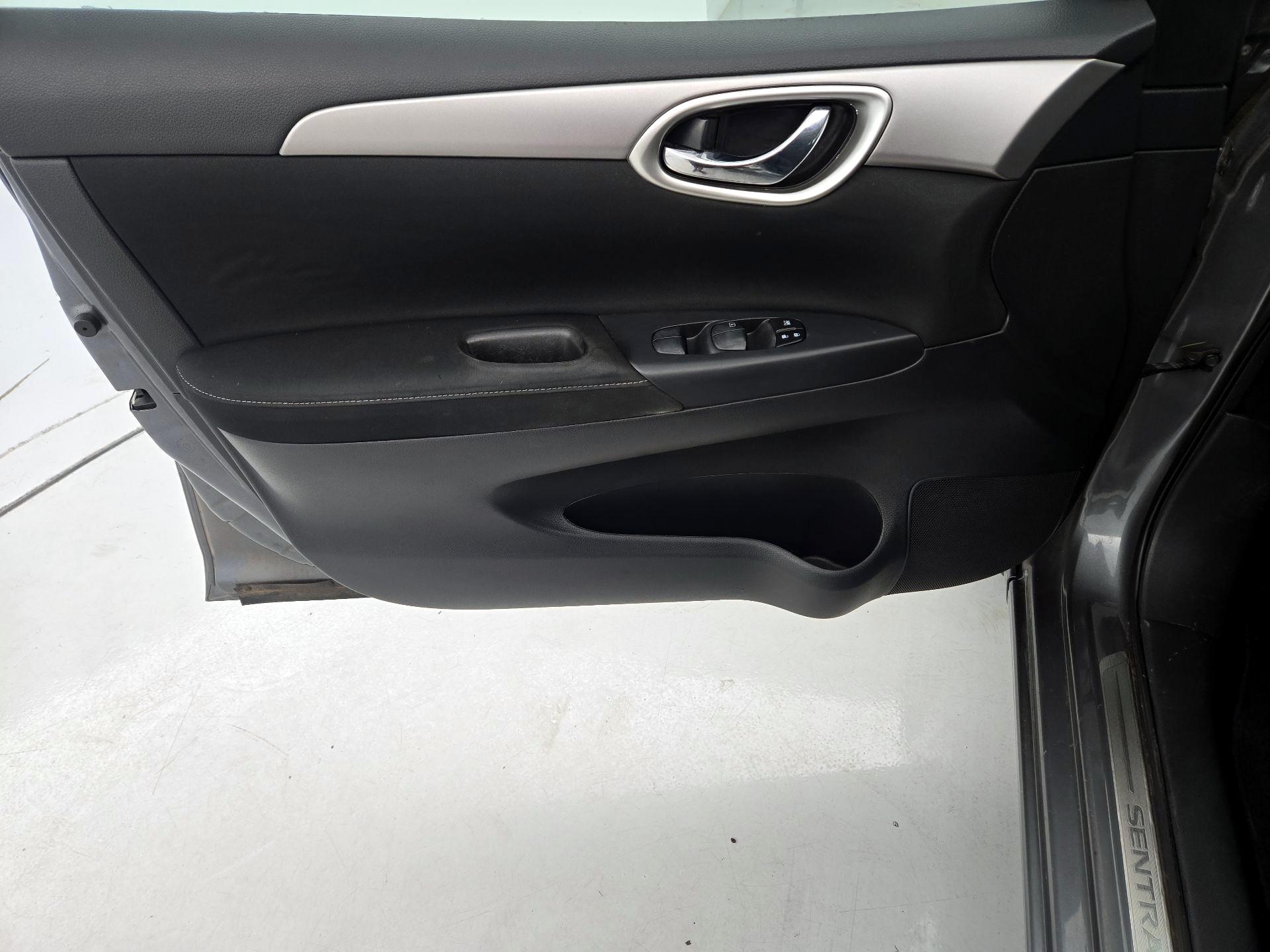 Thumbnail: 2015 Nissan Sentra - 12