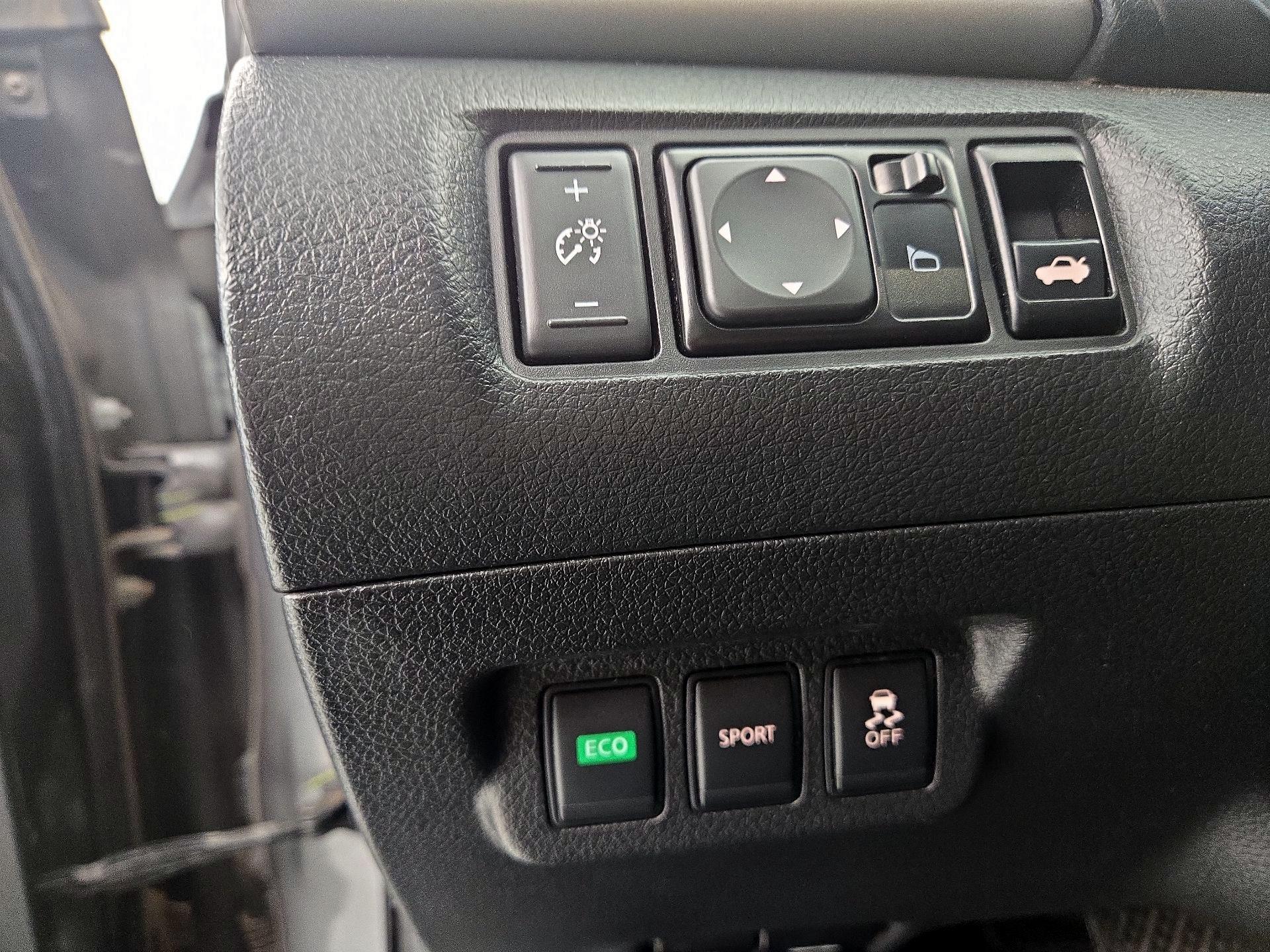 Thumbnail: 2015 Nissan Sentra - 13