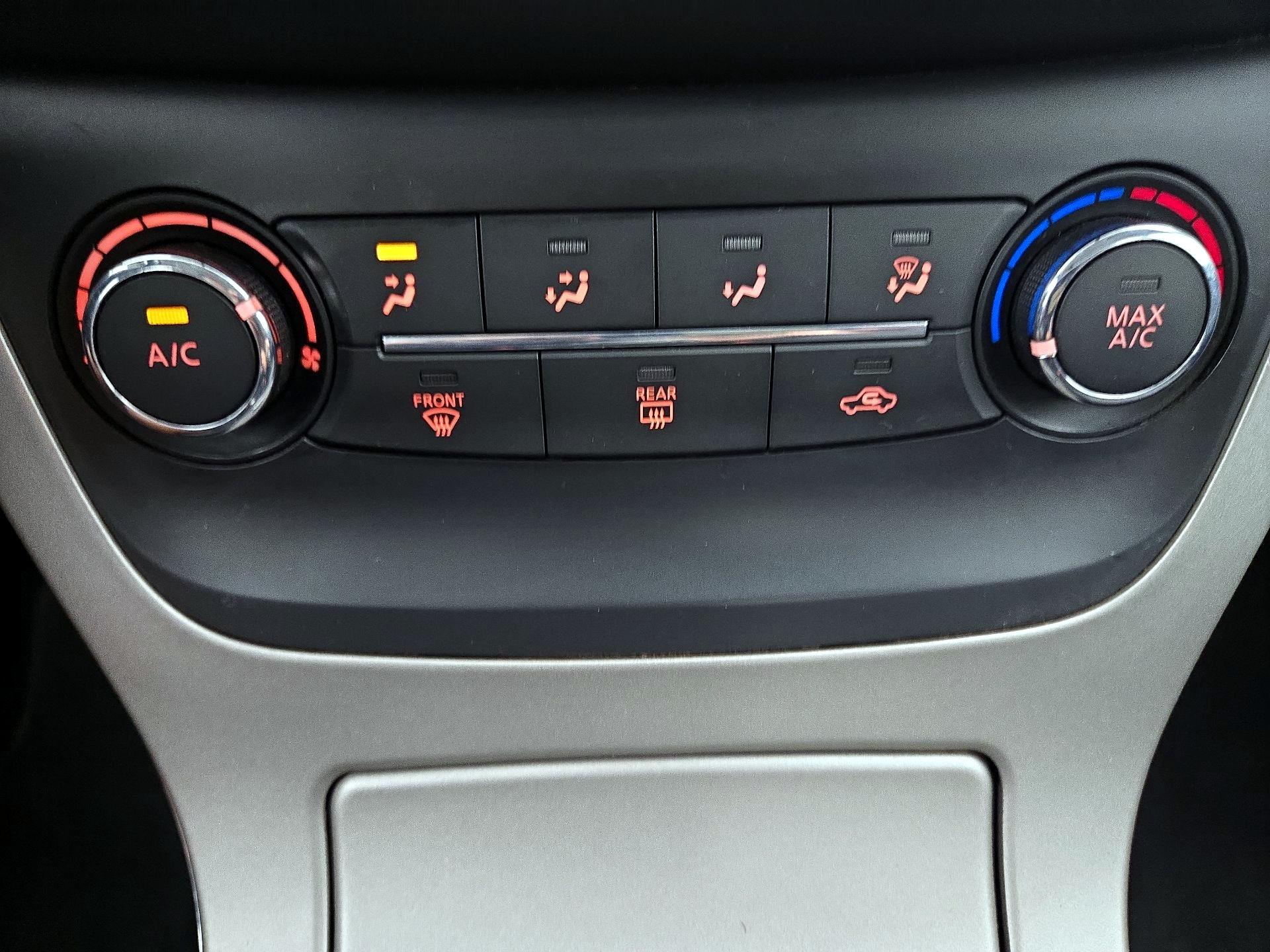 Thumbnail: 2015 Nissan Sentra - 16