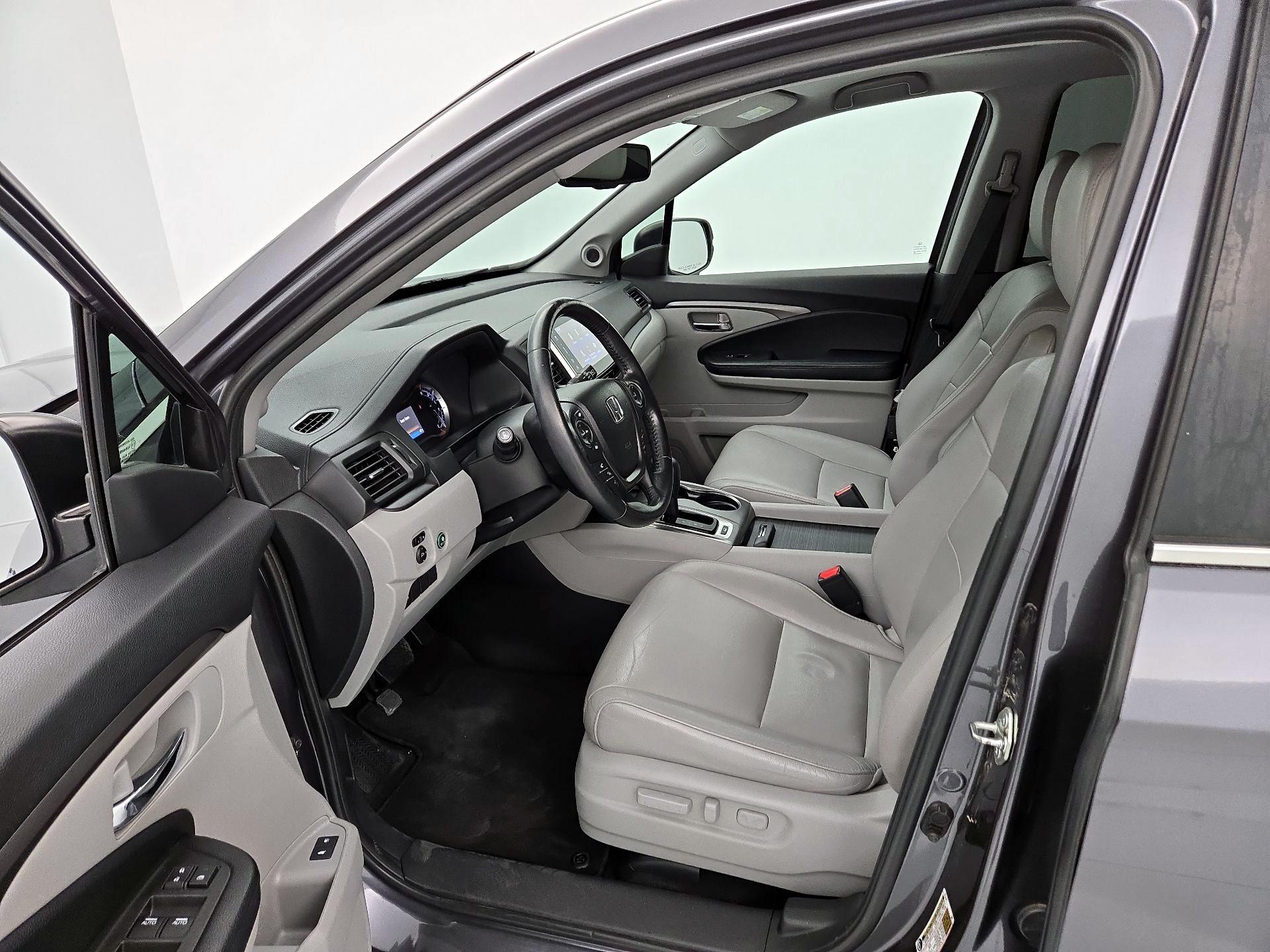 Thumbnail: 2017 Honda Pilot - 11