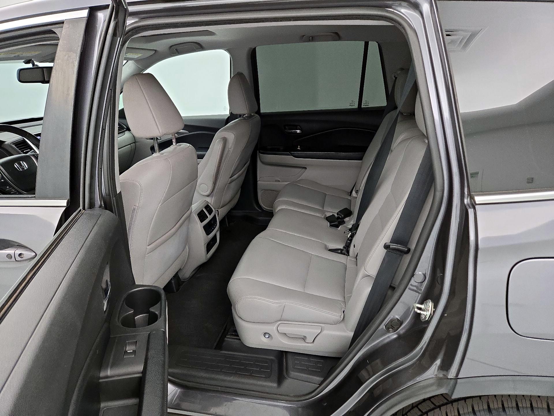 Thumbnail: 2017 Honda Pilot - 20