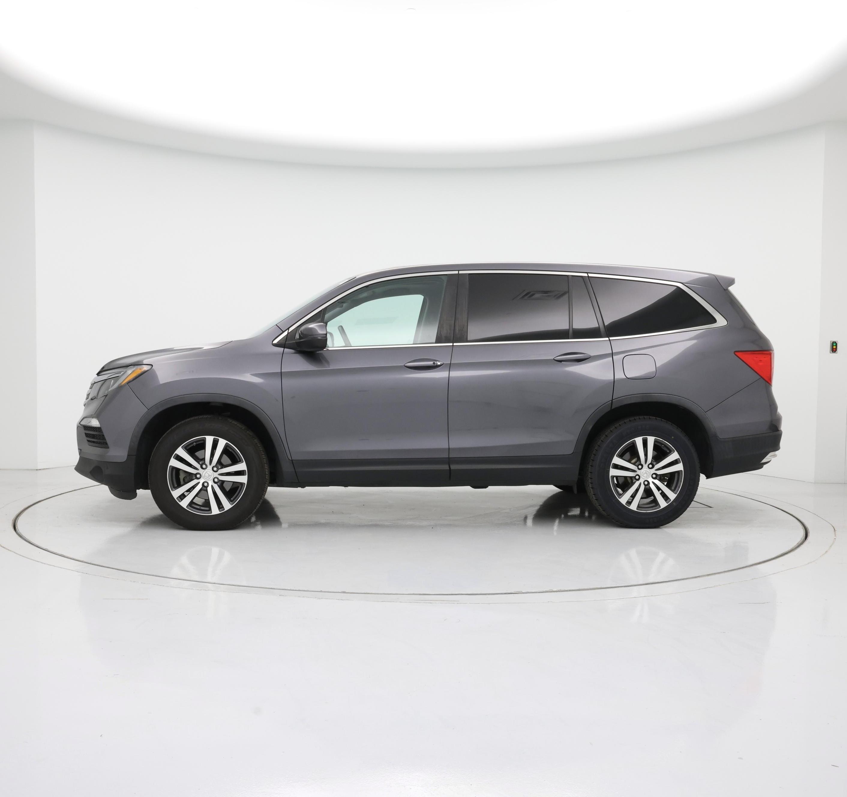 Thumbnail: 2017 Honda Pilot - 3