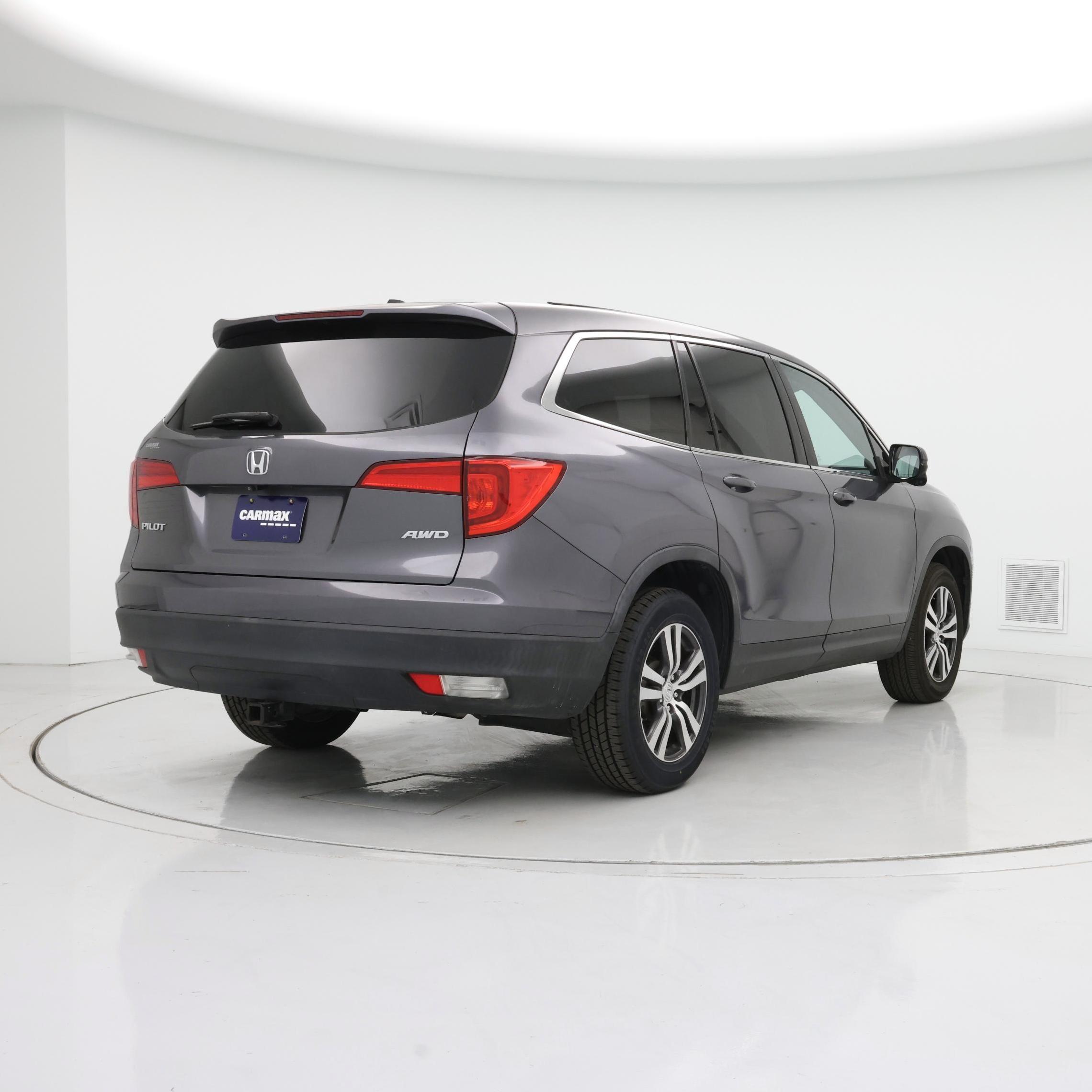 Thumbnail: 2017 Honda Pilot - 8