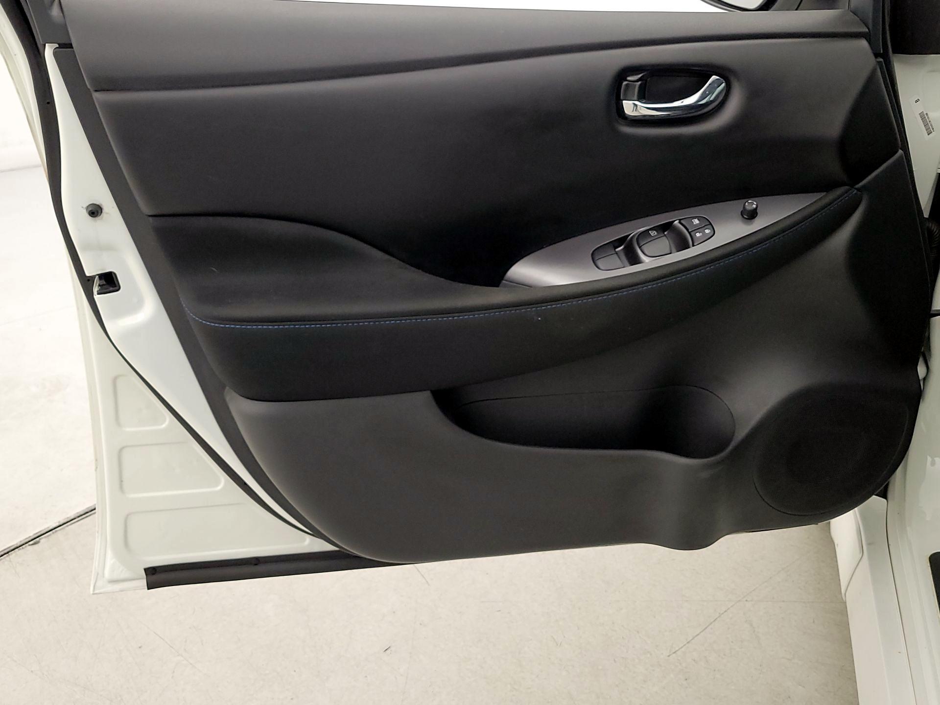 Thumbnail: 2023 Nissan Leaf - 12