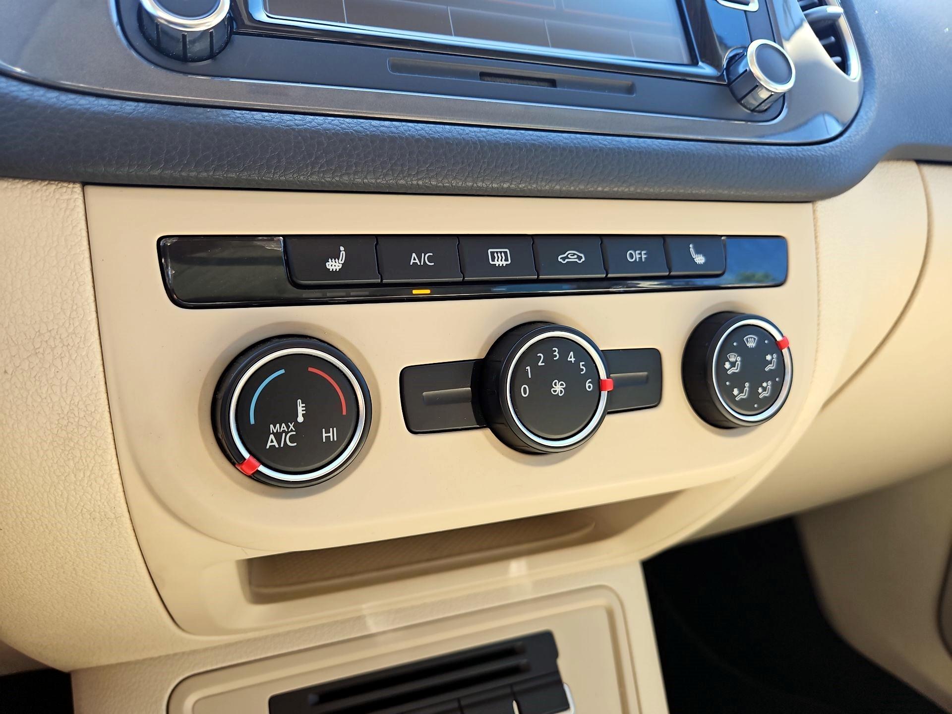 Thumbnail: 2015 Volkswagen Tiguan - 14
