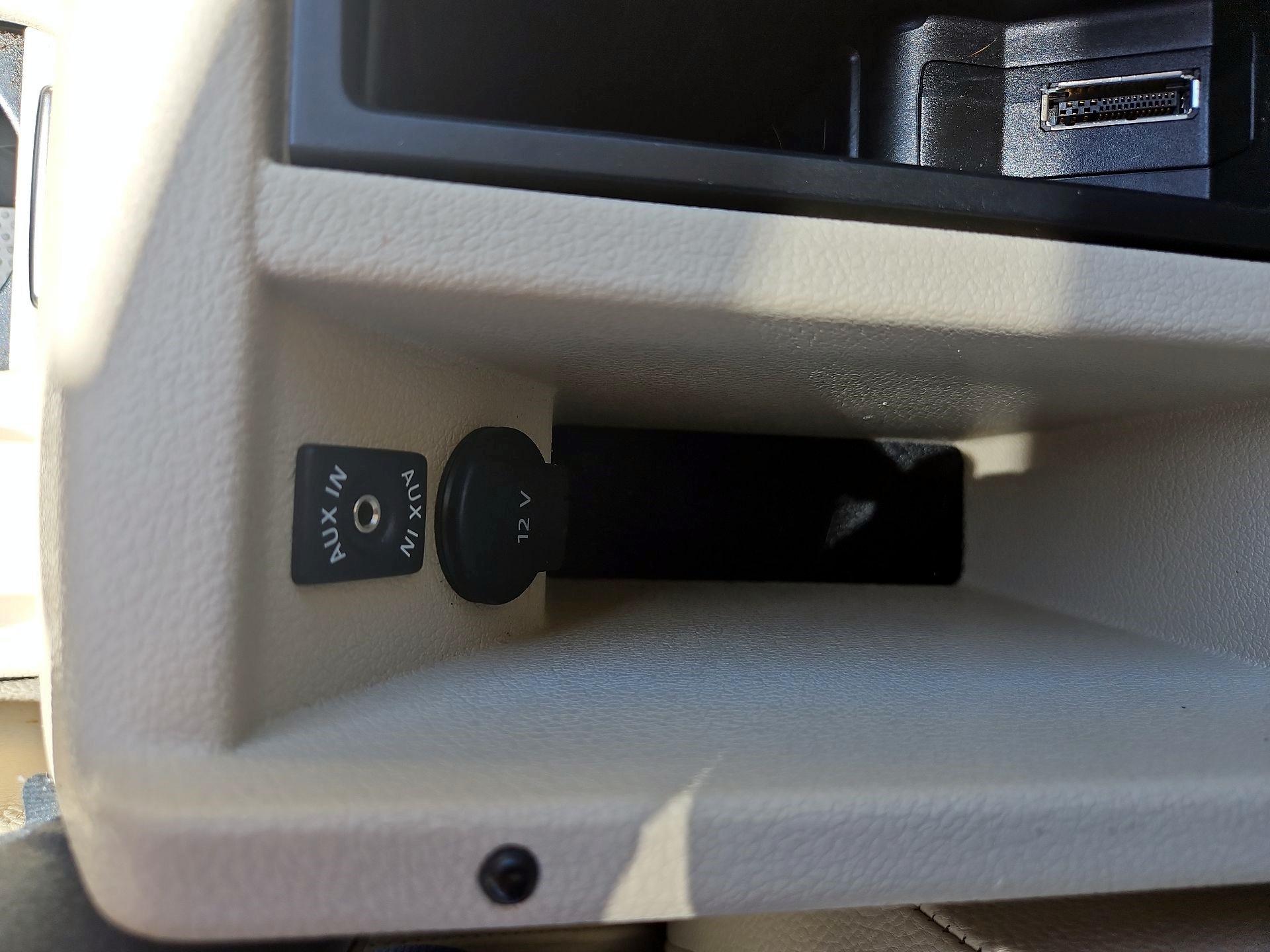Thumbnail: 2015 Volkswagen Tiguan - 16