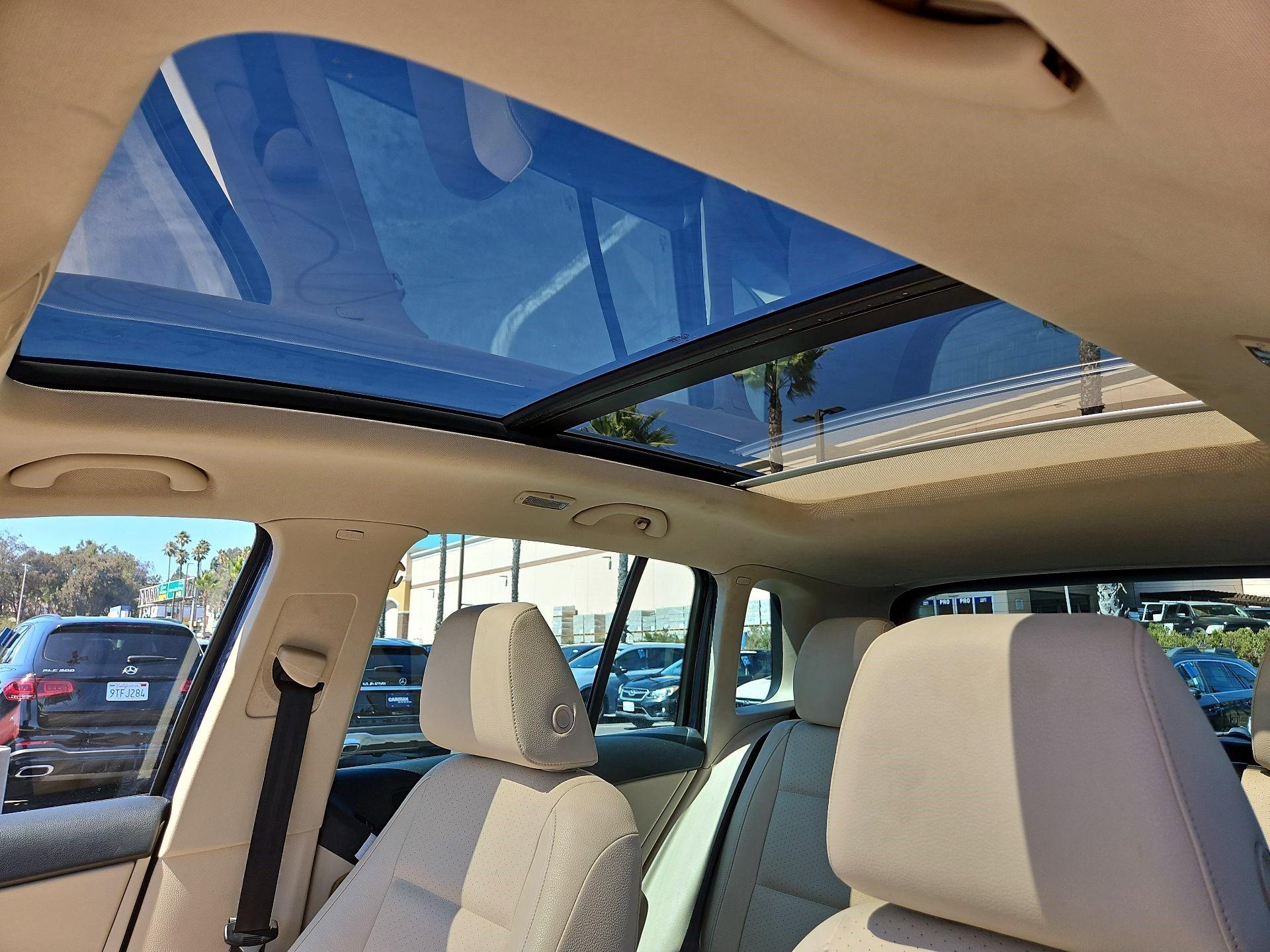 Thumbnail: 2015 Volkswagen Tiguan - 17