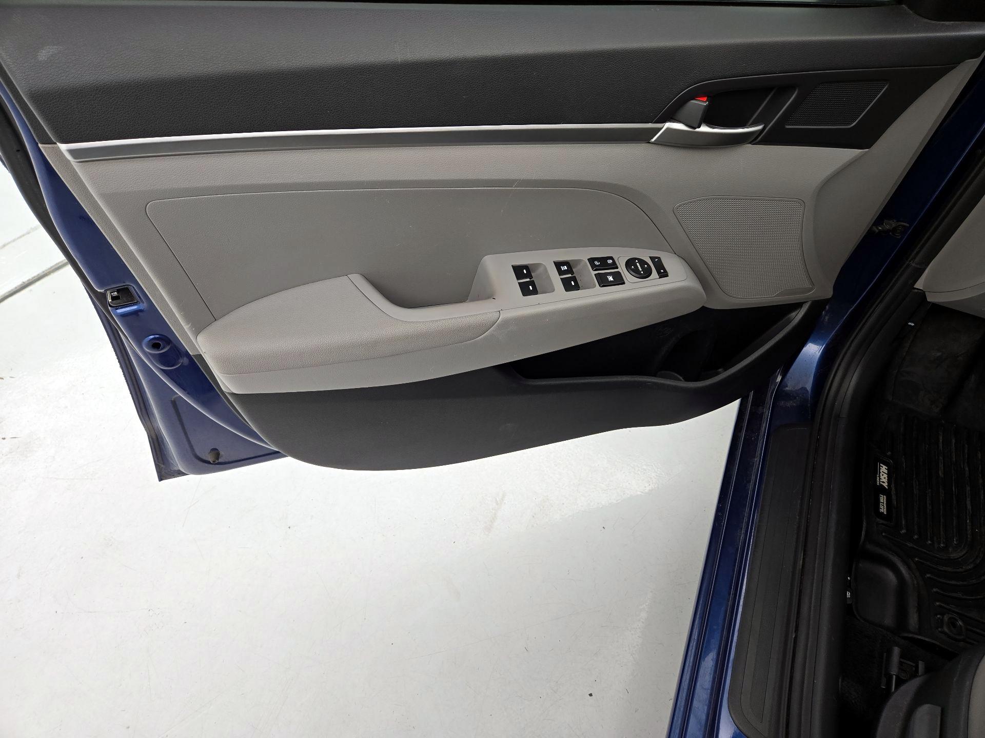 Thumbnail: 2020 Hyundai Elantra - 12