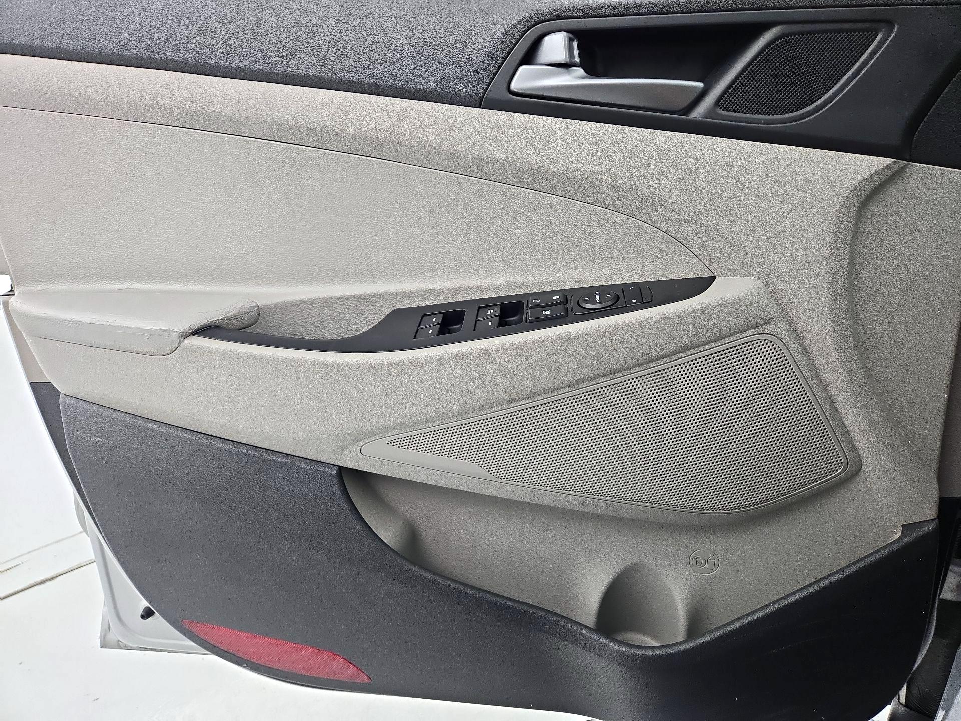 Thumbnail: 2016 Hyundai Tucson - 12