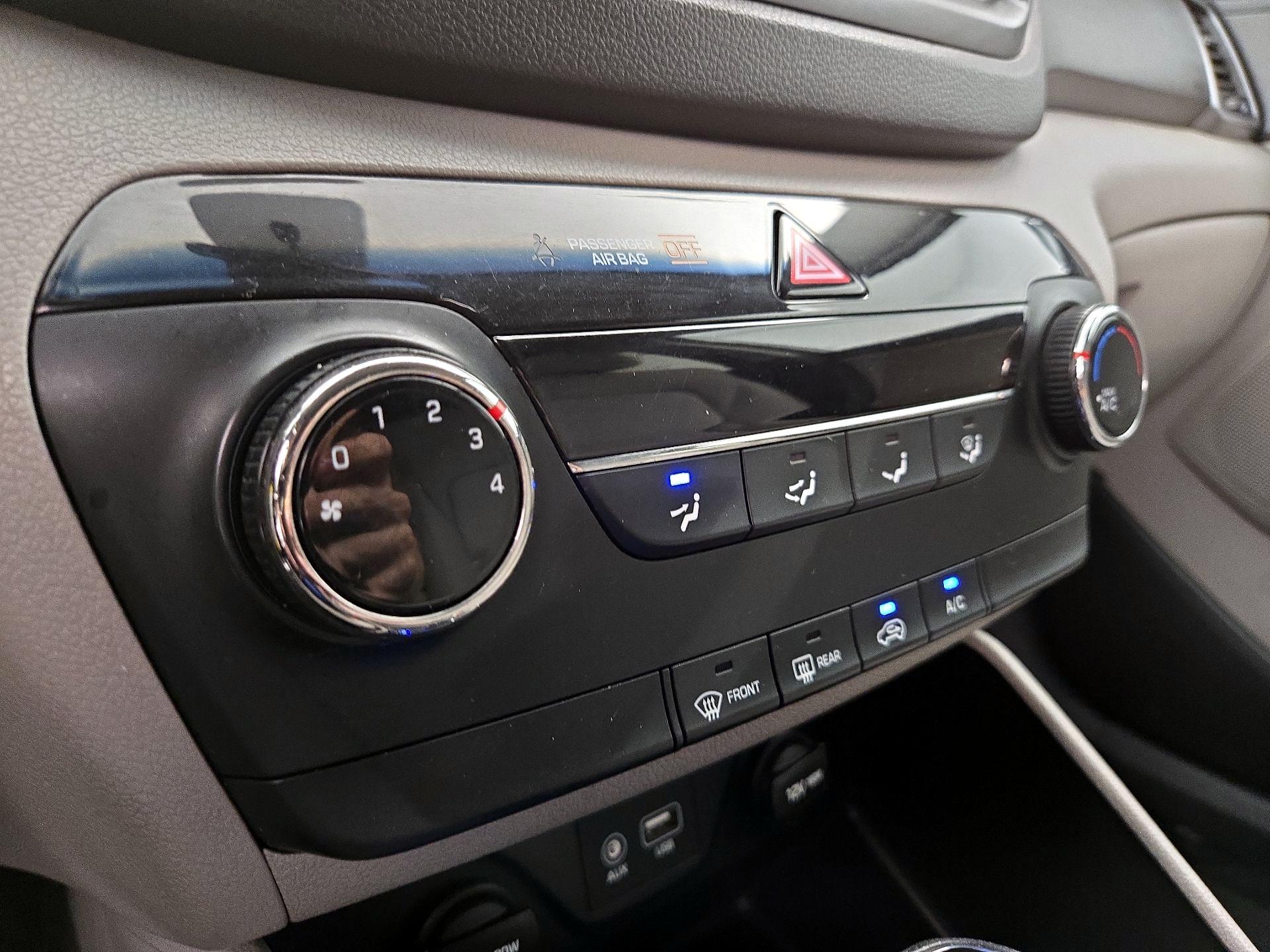Thumbnail: 2016 Hyundai Tucson - 16