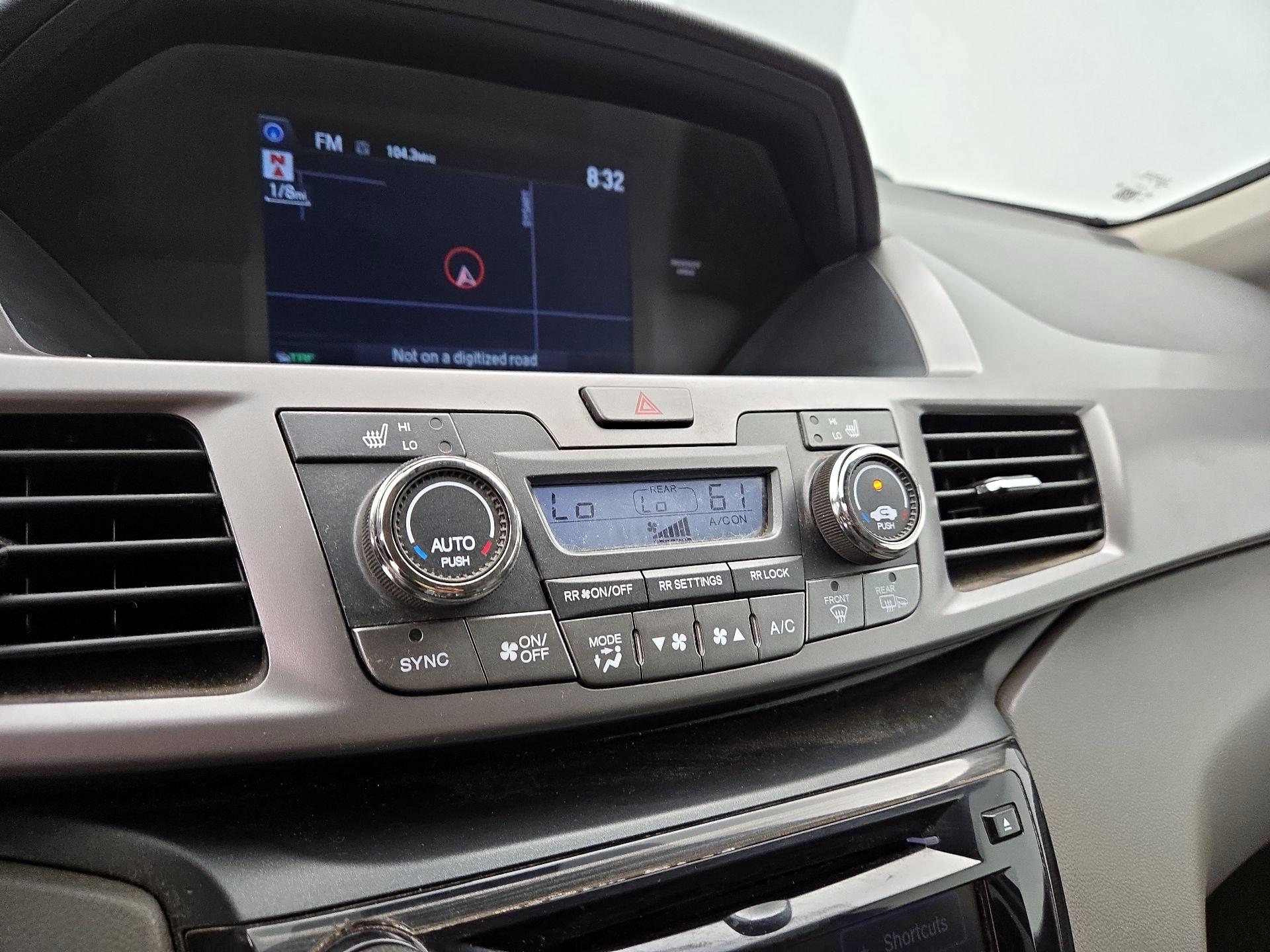 Thumbnail: 2016 Honda Odyssey - 17
