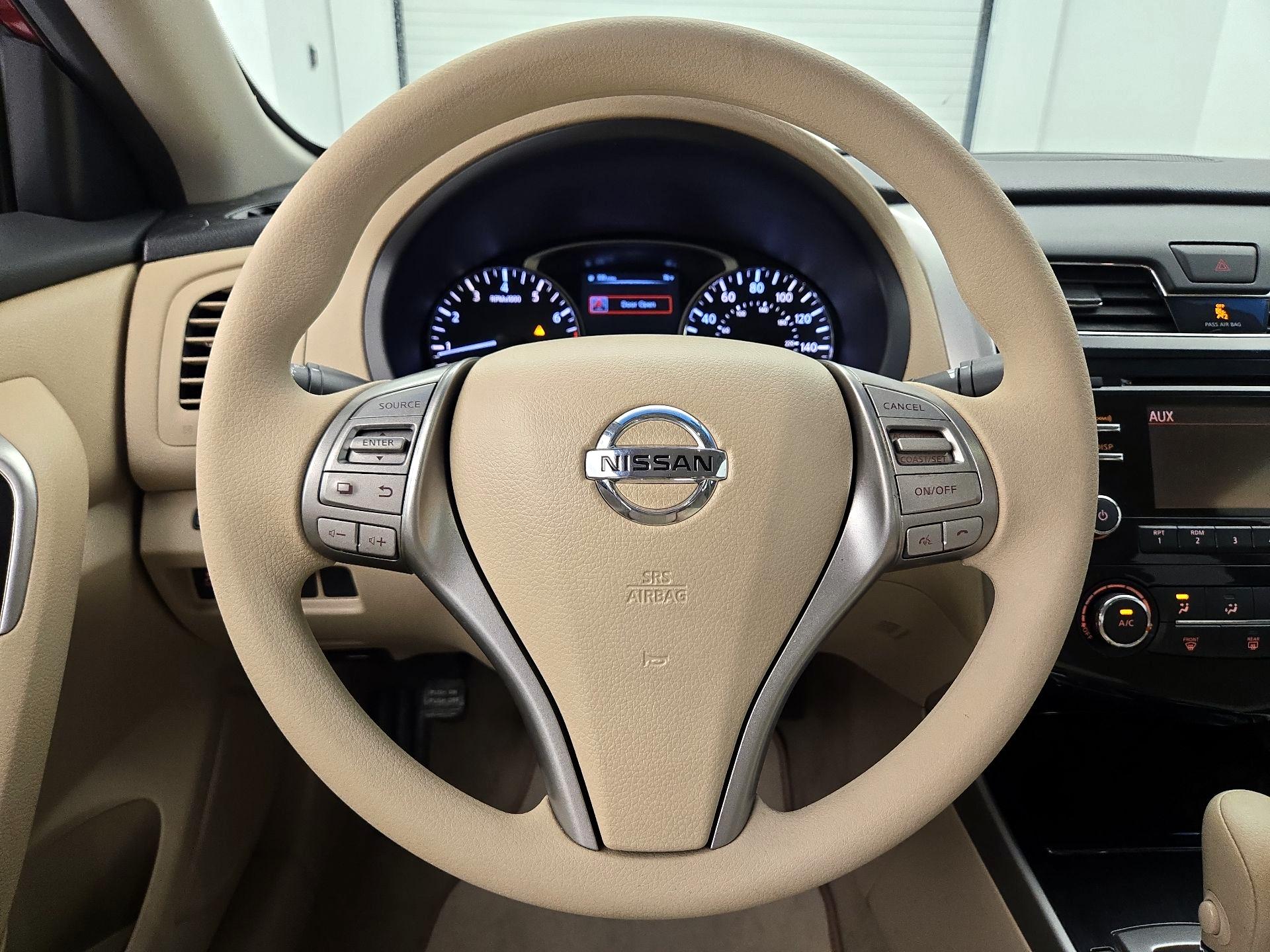 Thumbnail: 2014 Nissan Altima - 10
