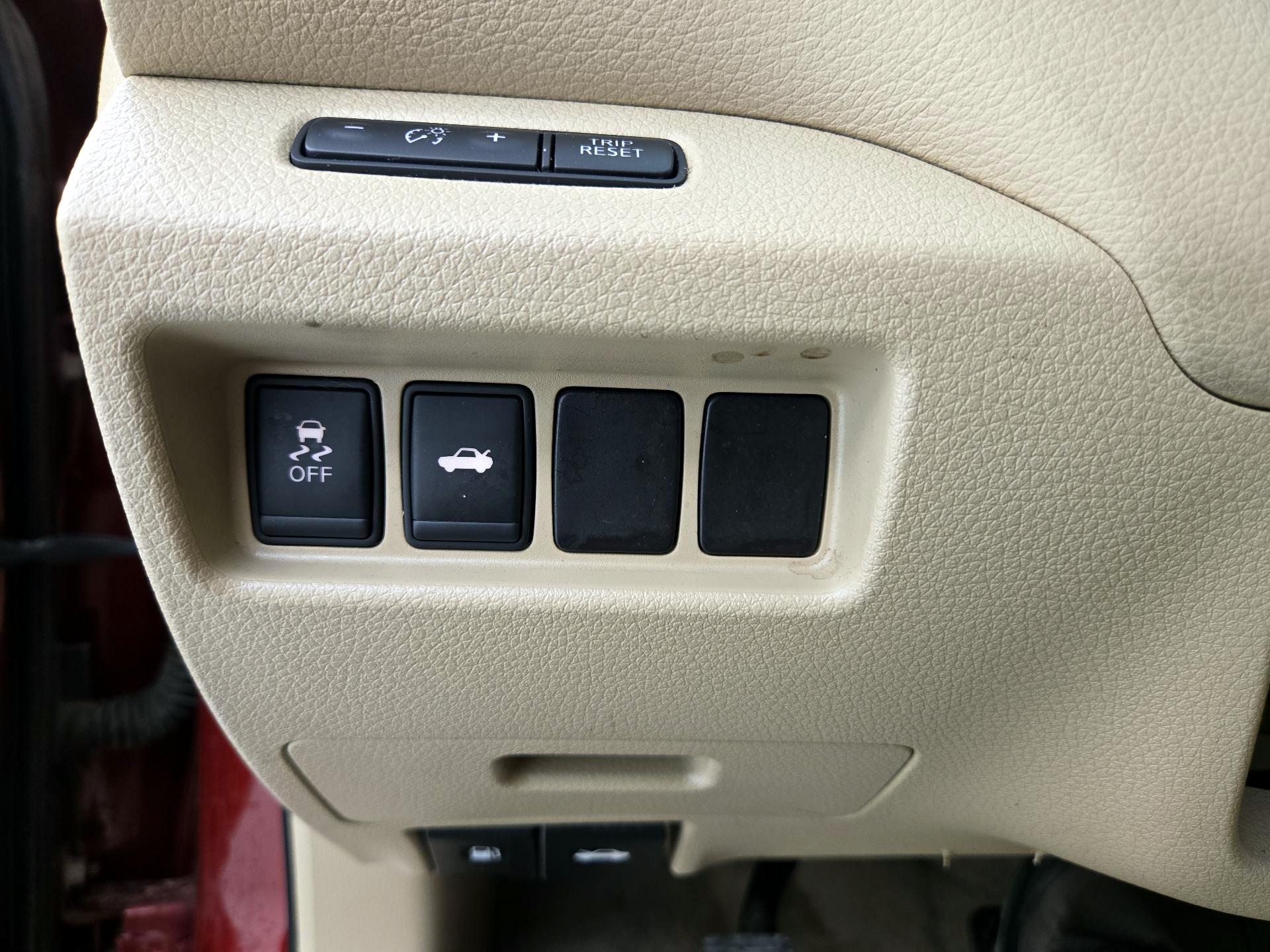 Thumbnail: 2014 Nissan Altima - 13
