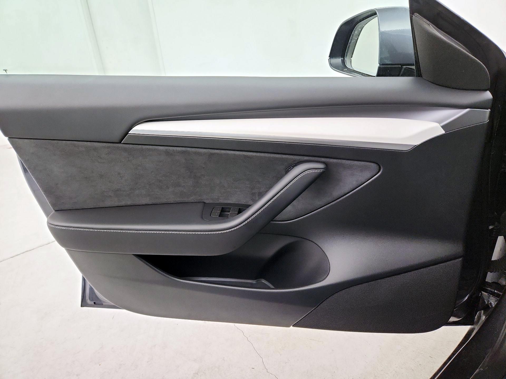 Thumbnail: 2023 Tesla Model 3 - 12