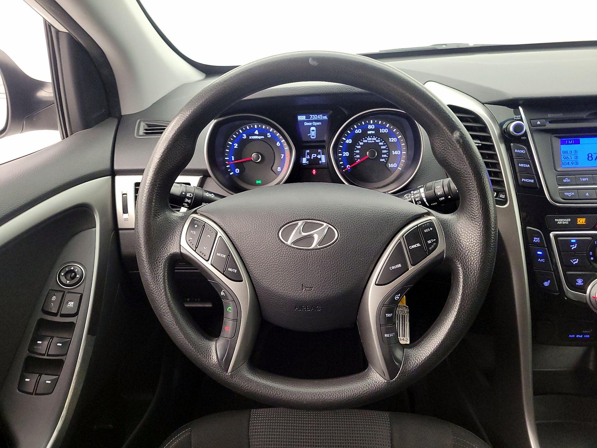 Thumbnail: 2013 Hyundai Elantra - 10