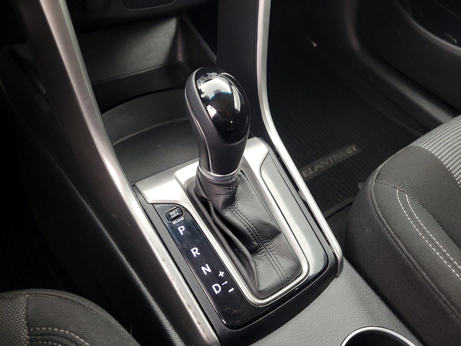 Thumbnail: 2013 Hyundai Elantra - 16