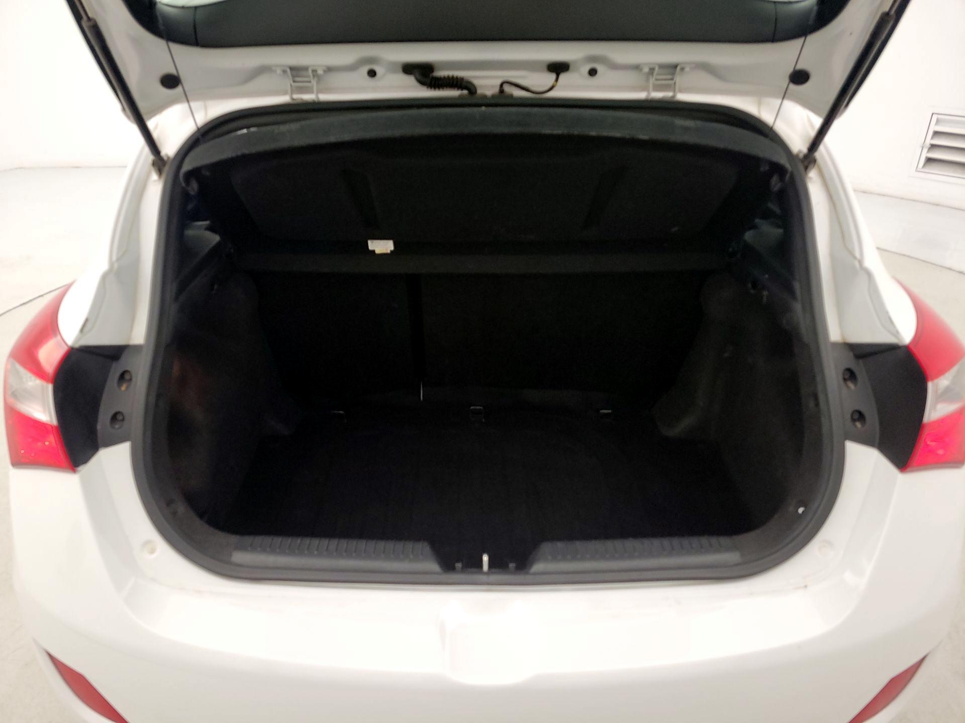 Thumbnail: 2013 Hyundai Elantra - 19