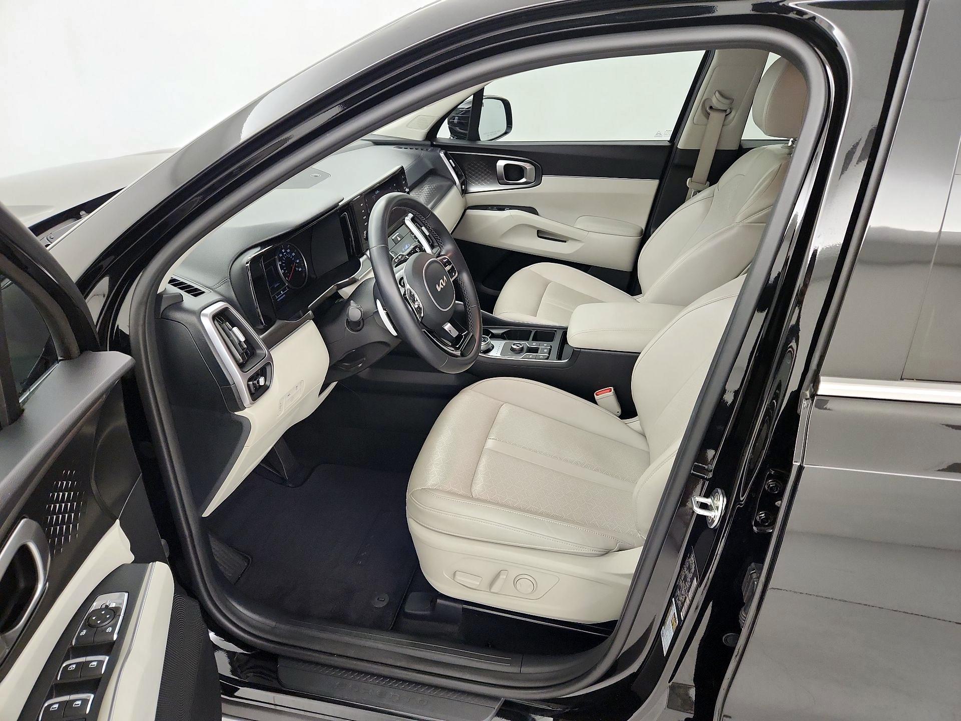 Thumbnail: 2023 Kia Sorento - 11
