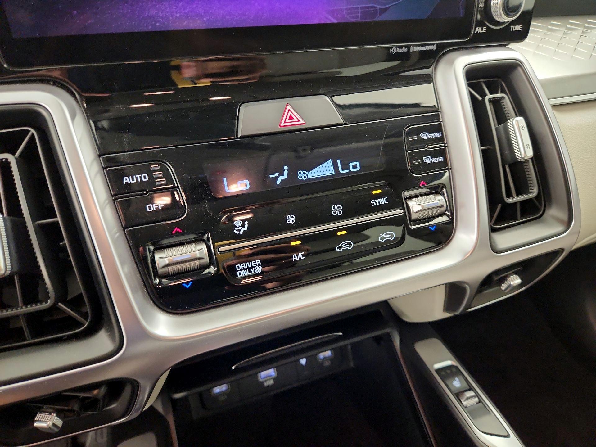 Thumbnail: 2023 Kia Sorento - 17