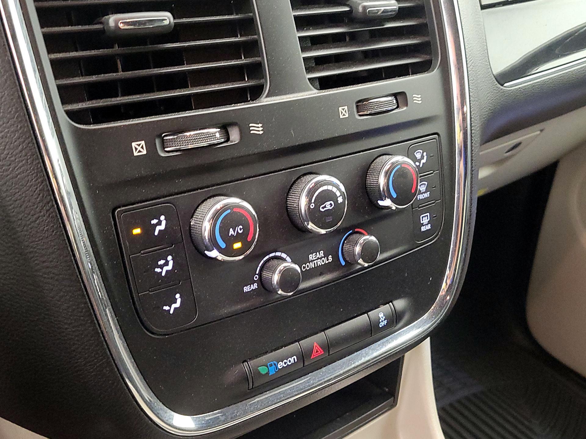 Thumbnail: 2018 Dodge Grand Caravan - 16