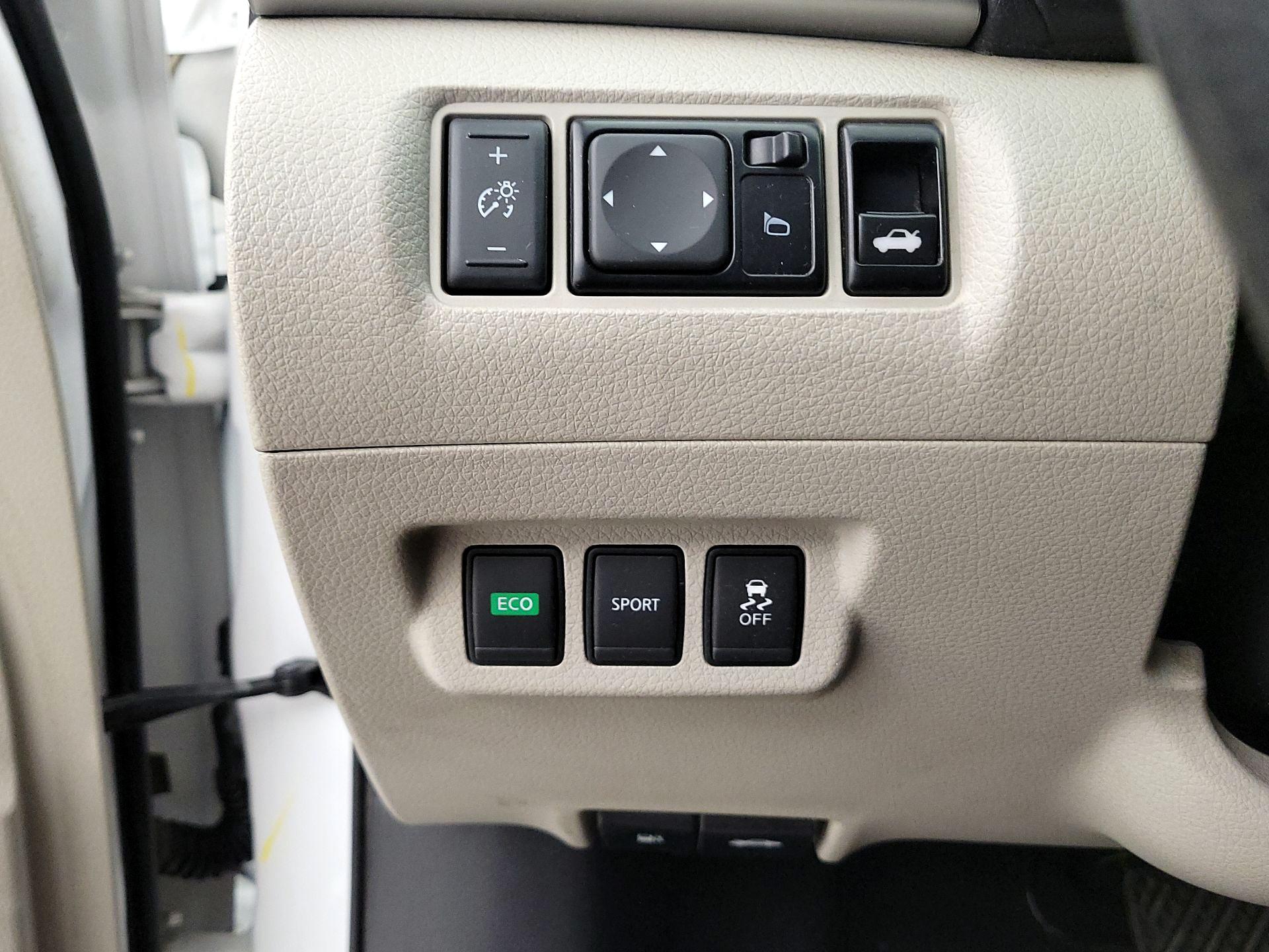 Thumbnail: 2016 Nissan Sentra - 13