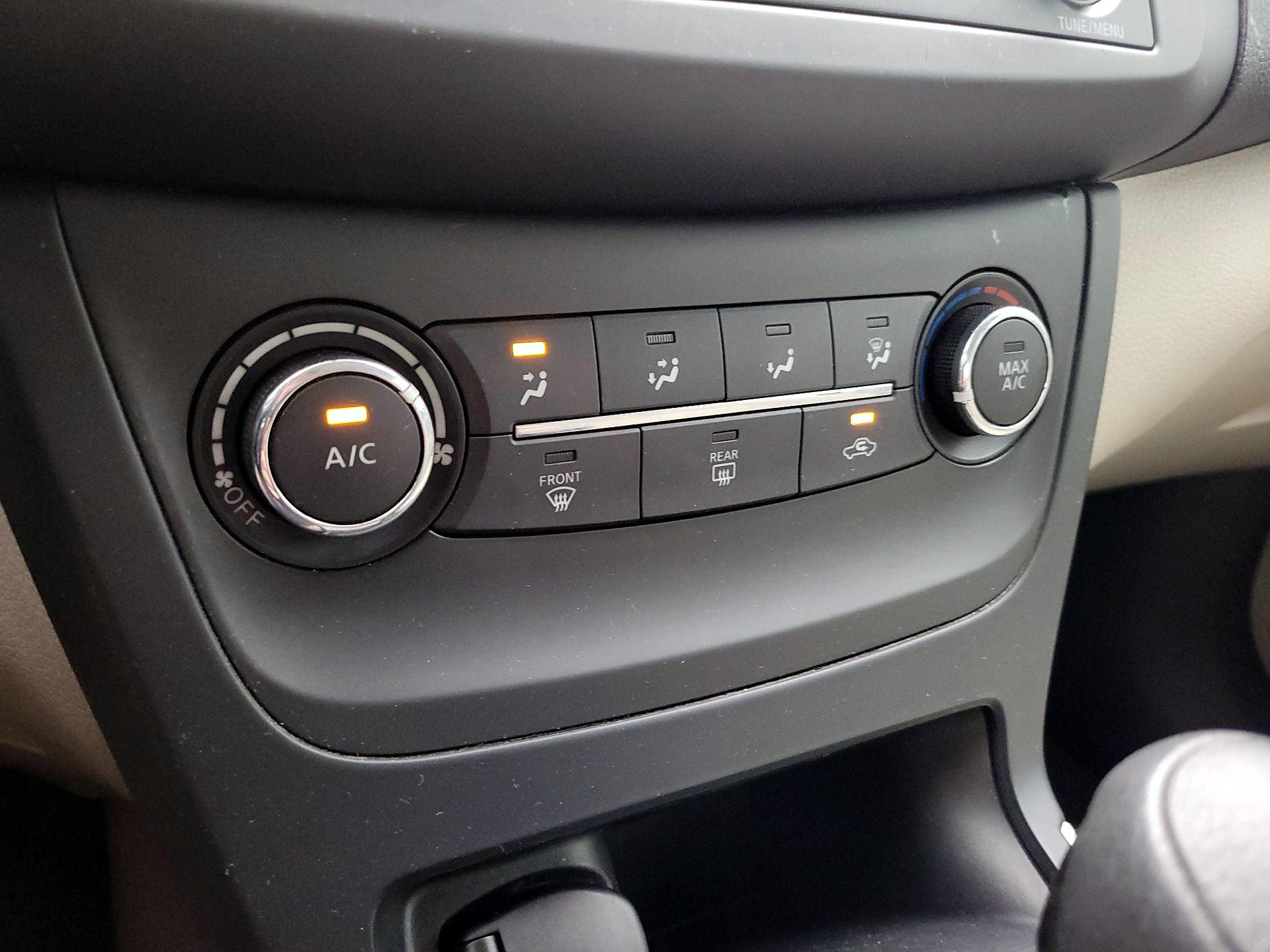 Thumbnail: 2016 Nissan Sentra - 15