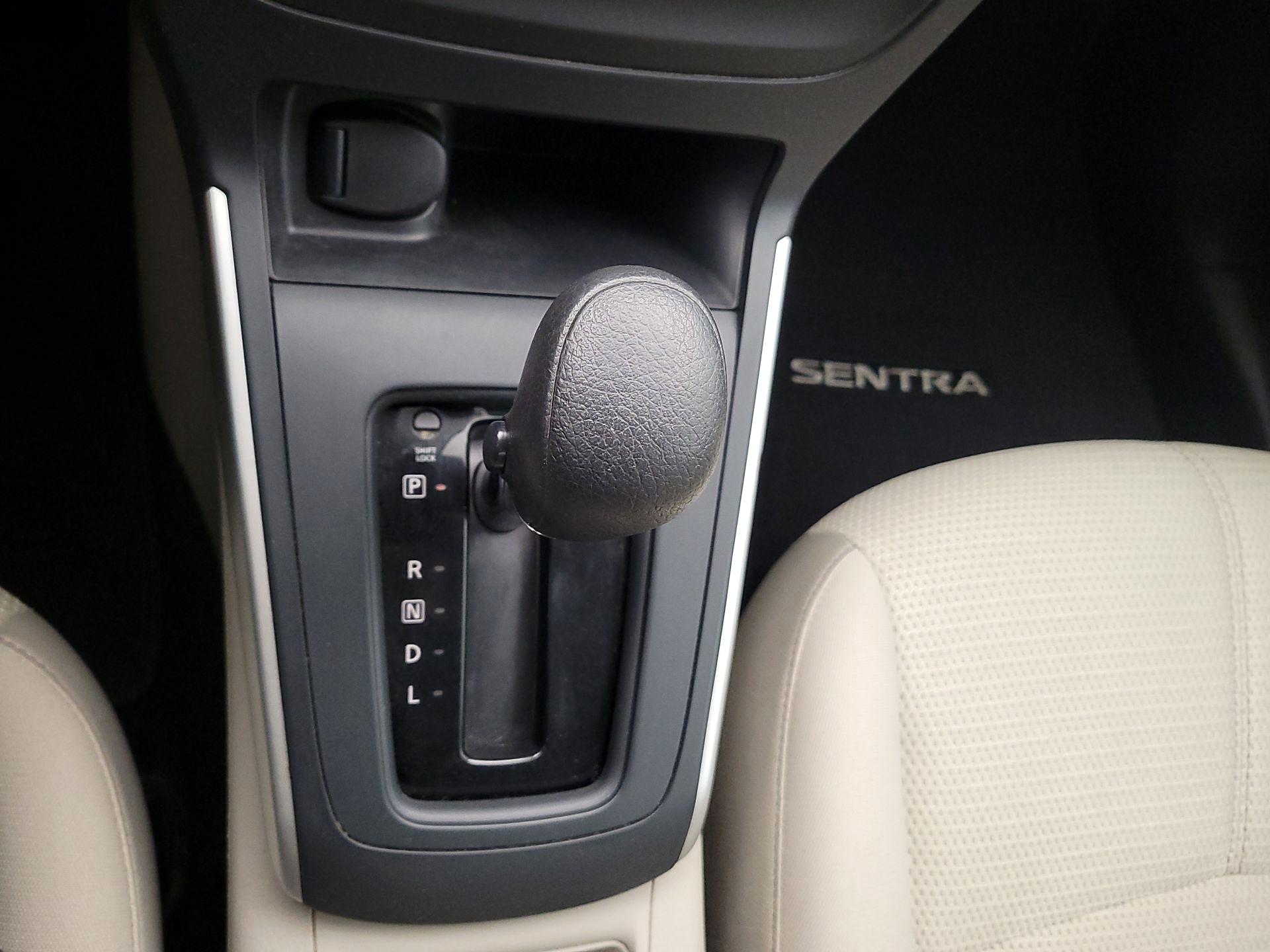 Thumbnail: 2016 Nissan Sentra - 16