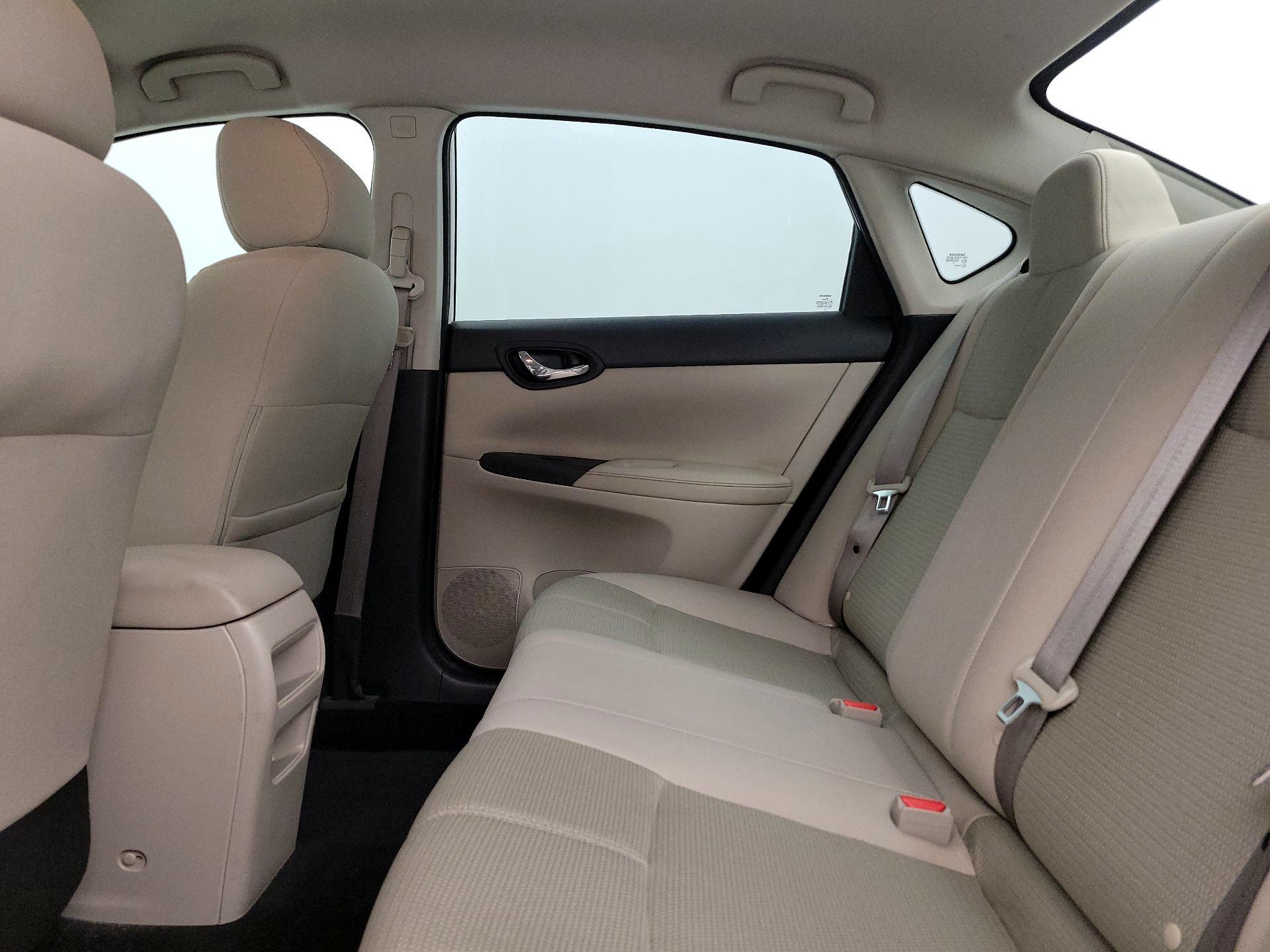 Thumbnail: 2016 Nissan Sentra - 18