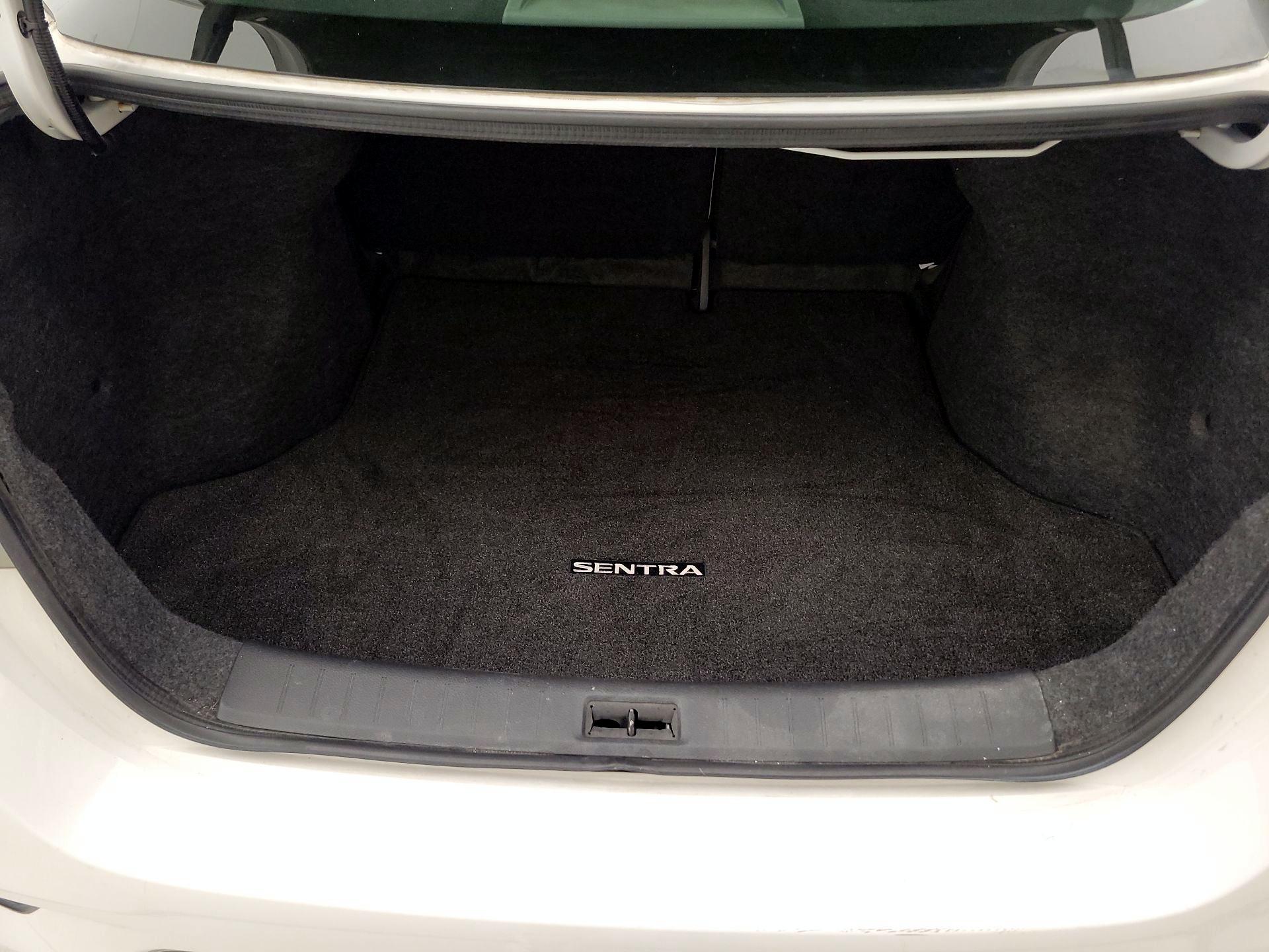Thumbnail: 2016 Nissan Sentra - 19