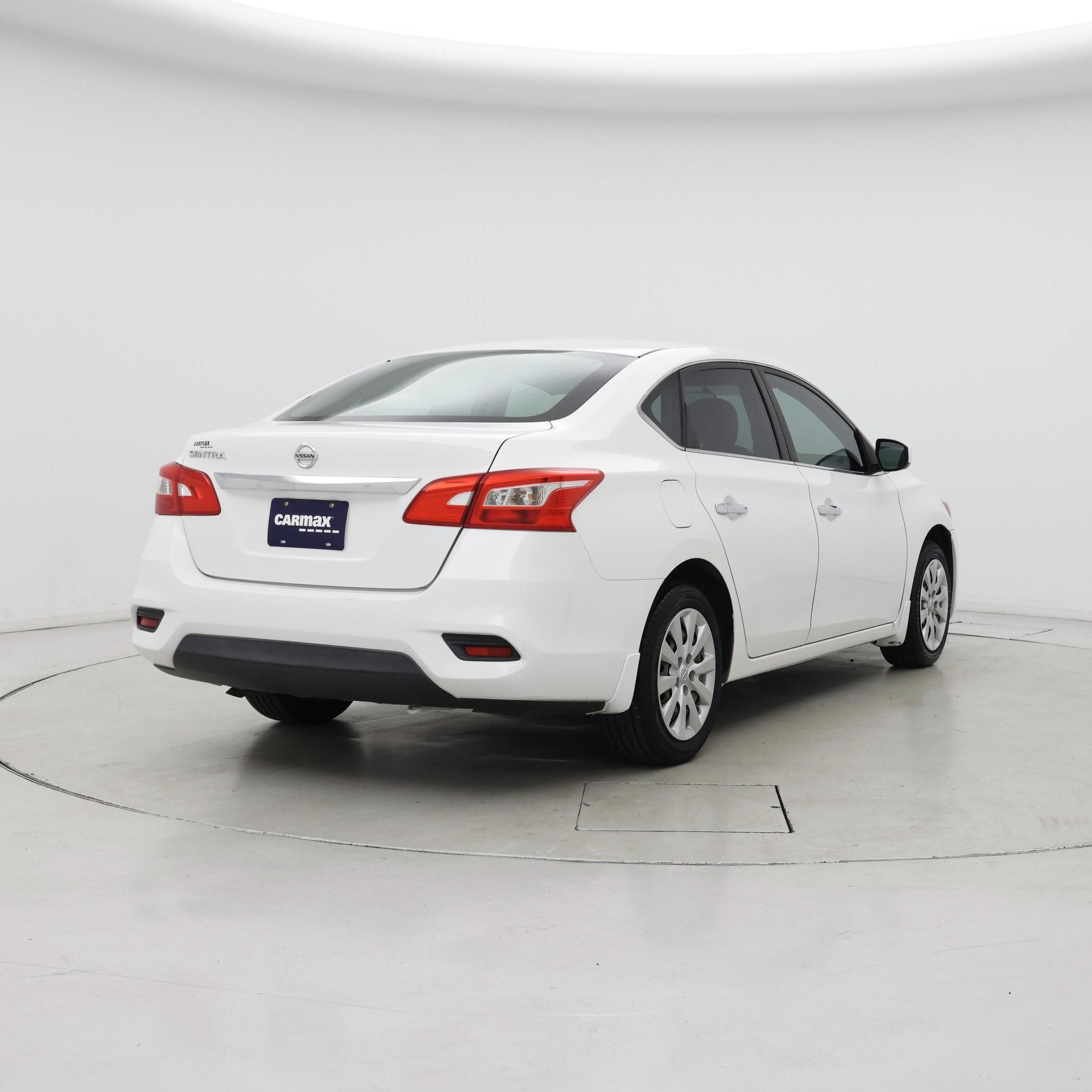 Thumbnail: 2016 Nissan Sentra - 8