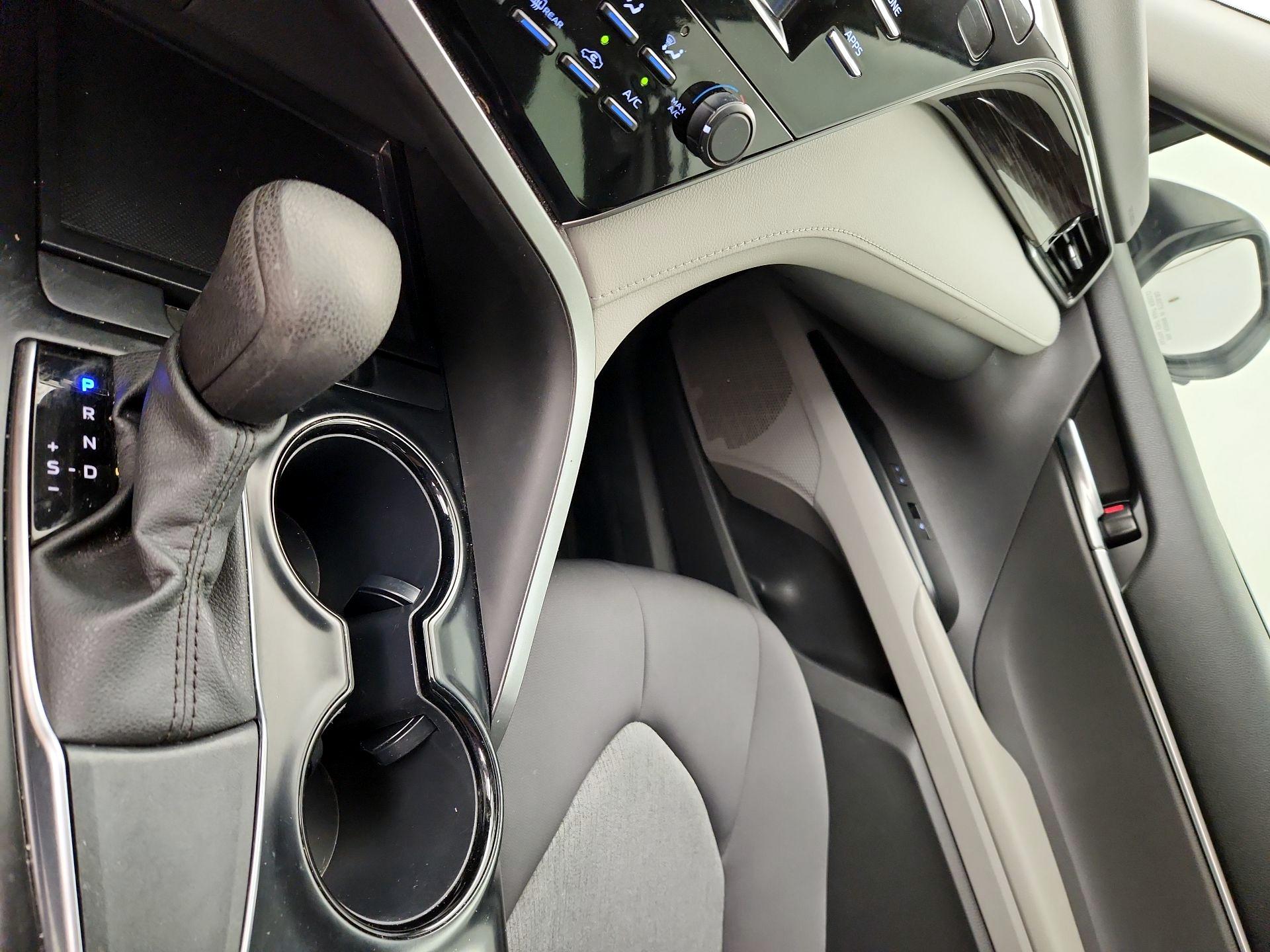 Thumbnail: 2020 Toyota Camry - 17