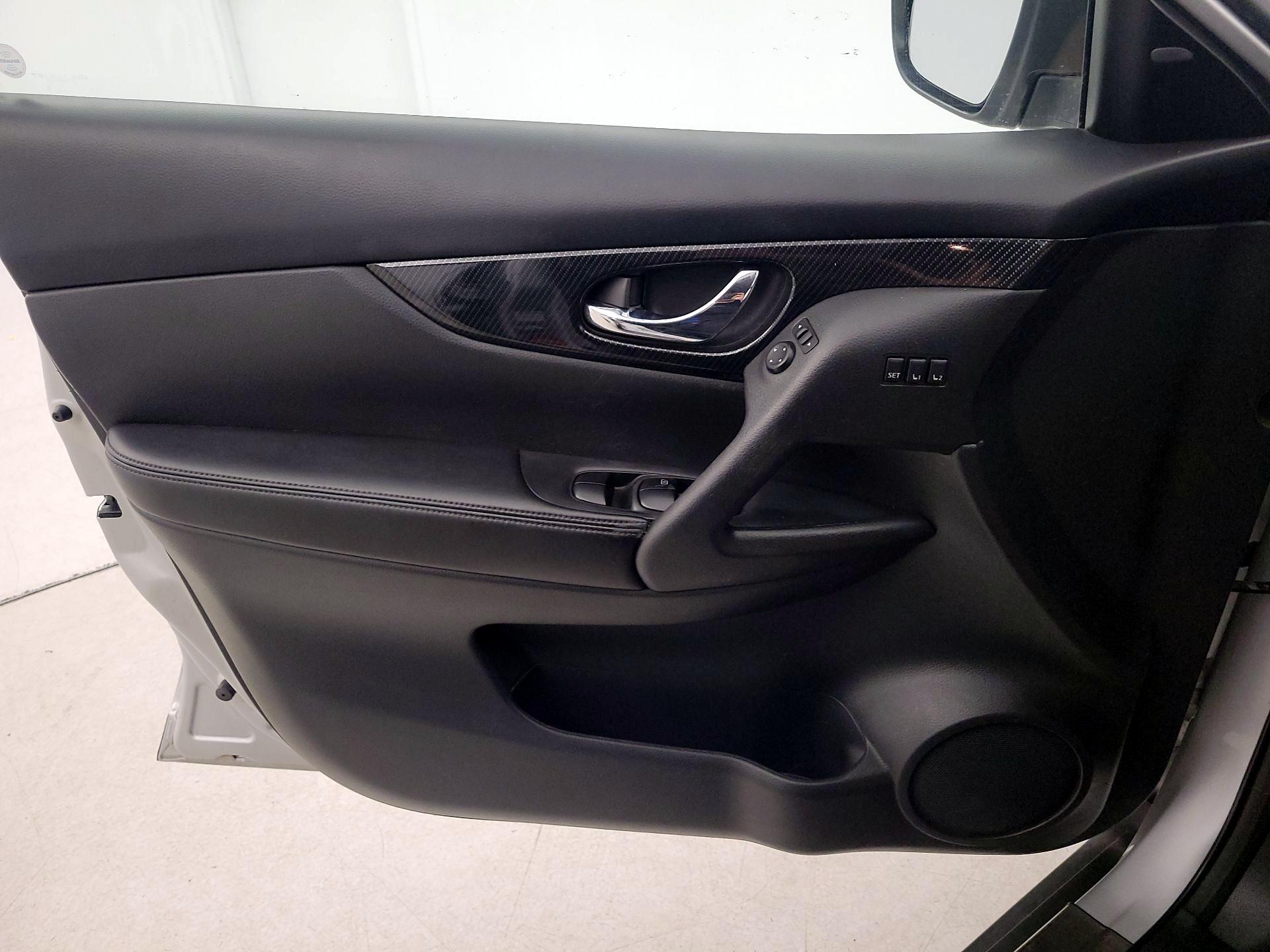 Thumbnail: 2019 Nissan Rogue - 12
