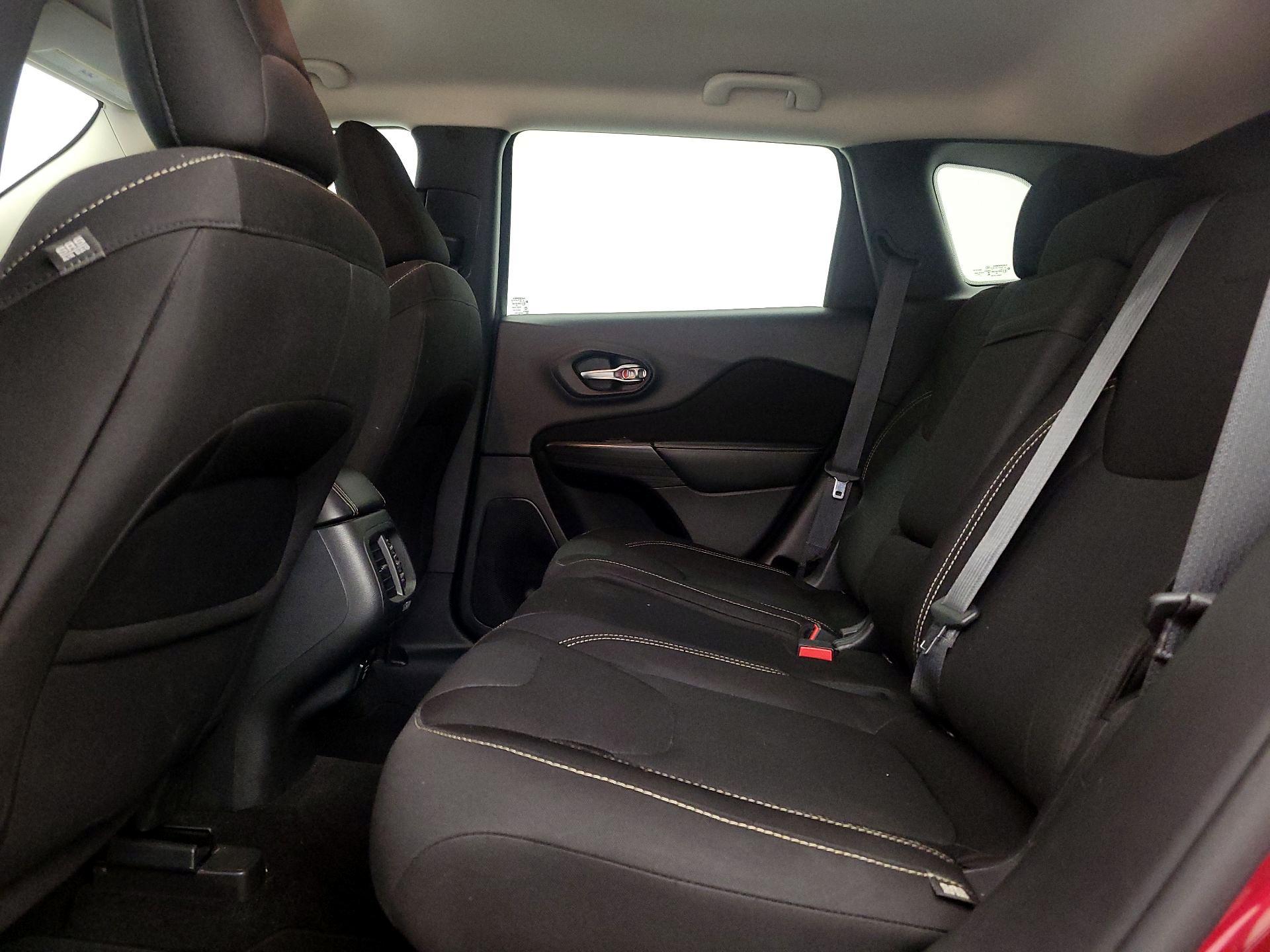 Thumbnail: 2015 Jeep Cherokee - 19