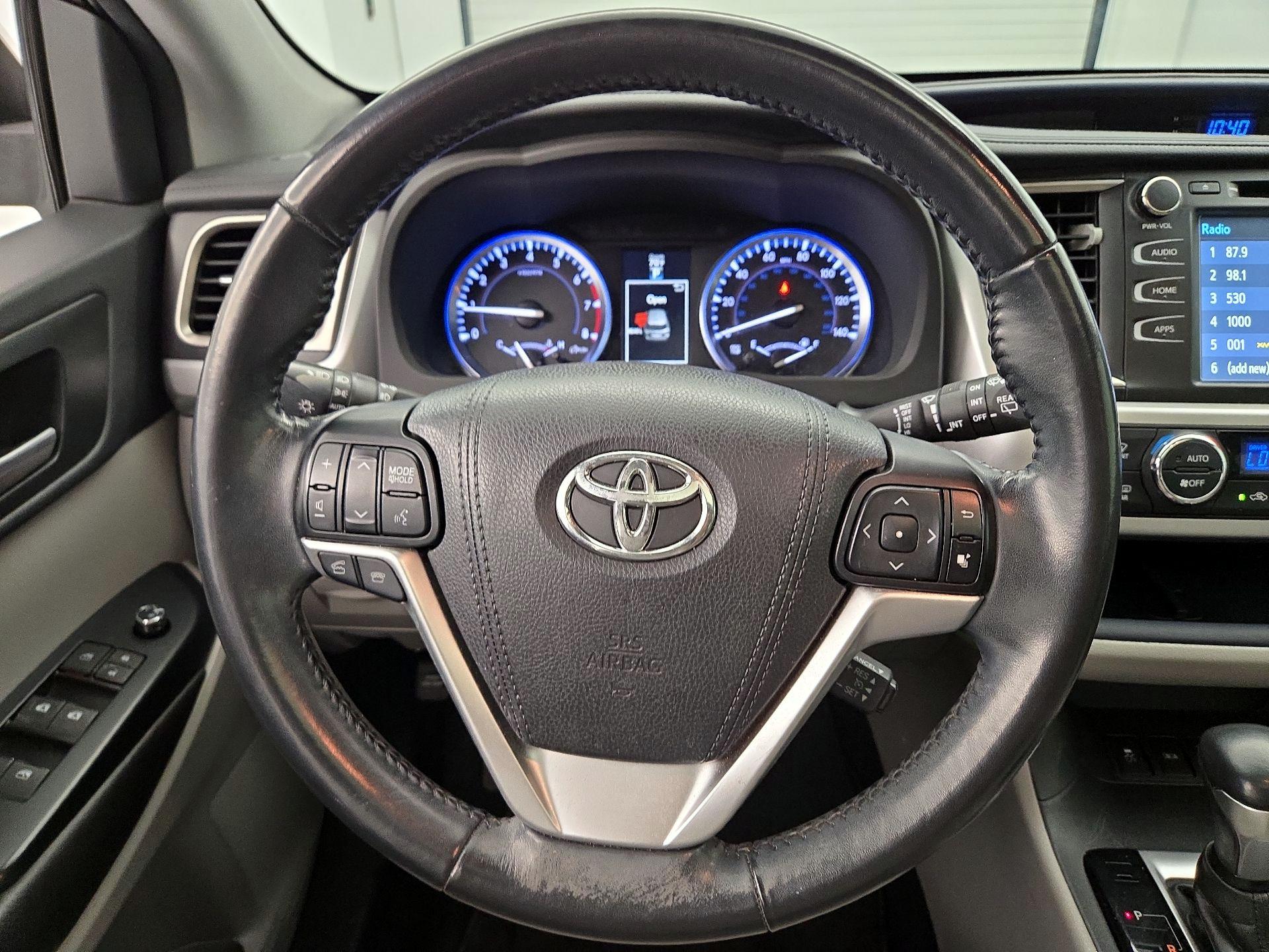 Thumbnail: 2016 Toyota Highlander - 10