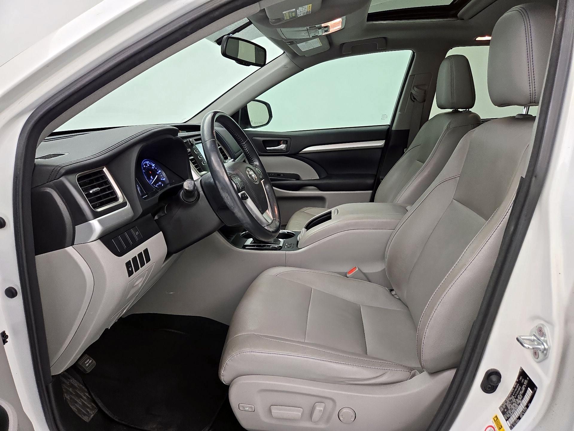 Thumbnail: 2016 Toyota Highlander - 11