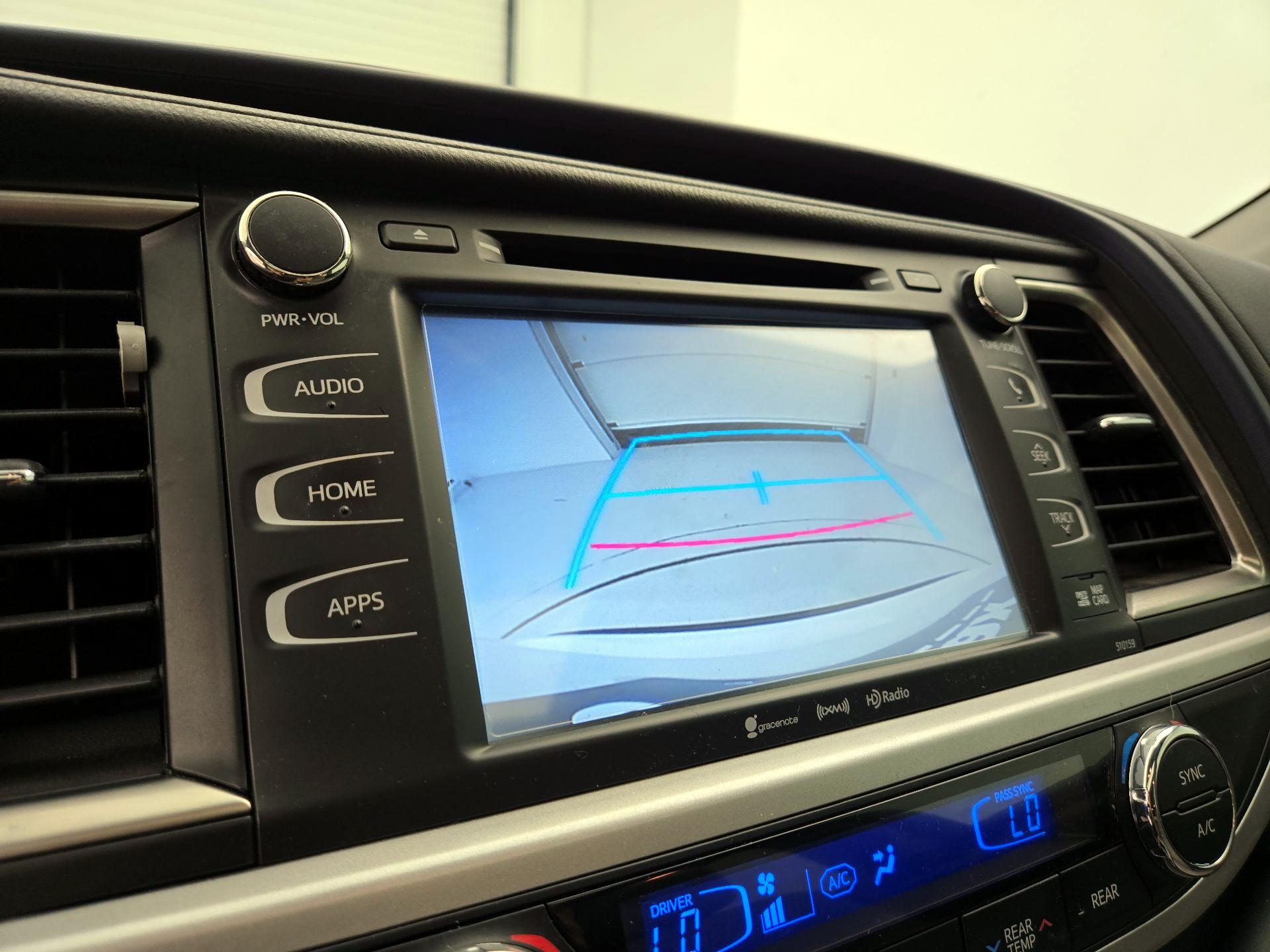 Thumbnail: 2016 Toyota Highlander - 14