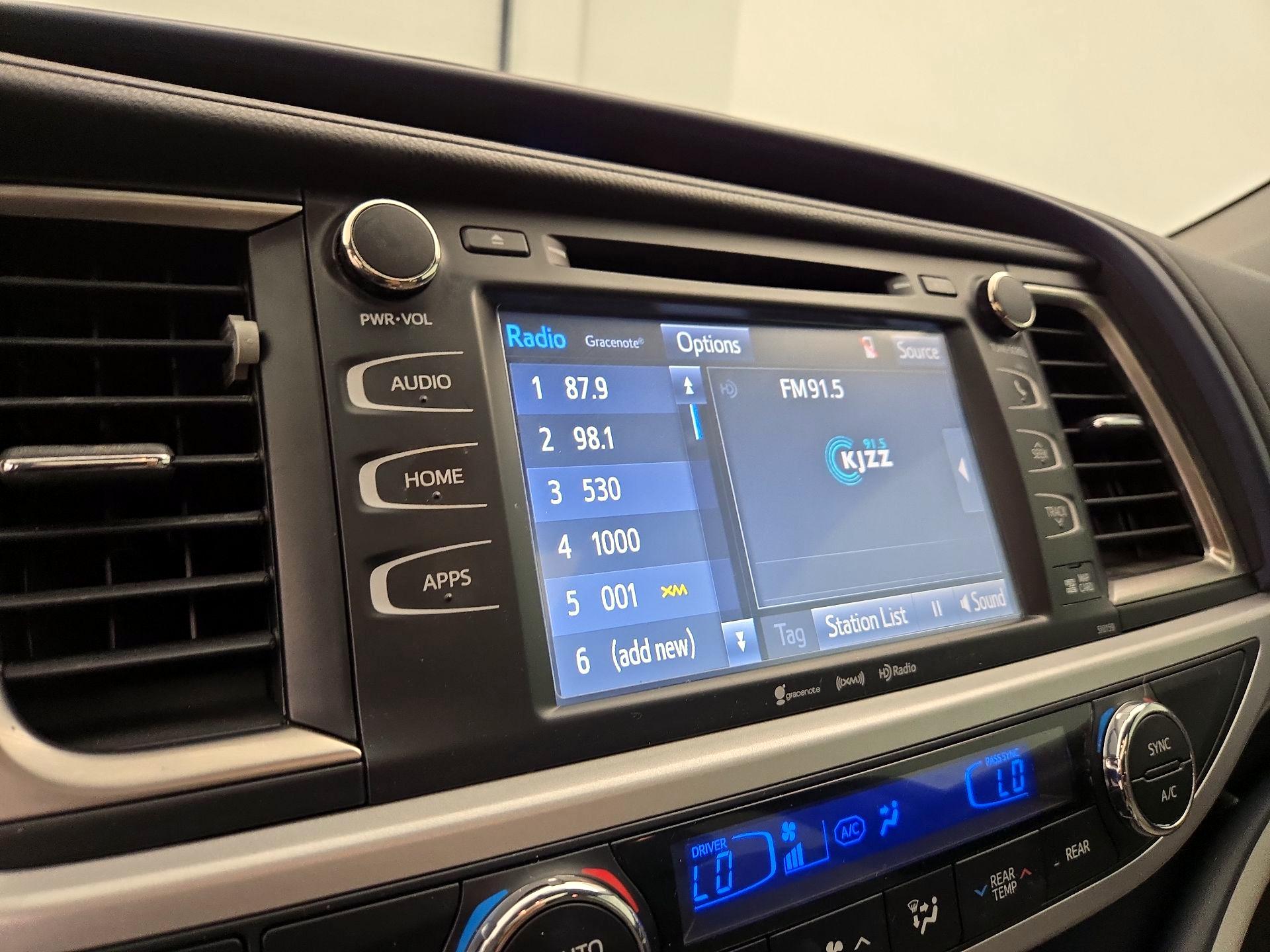 Thumbnail: 2016 Toyota Highlander - 15