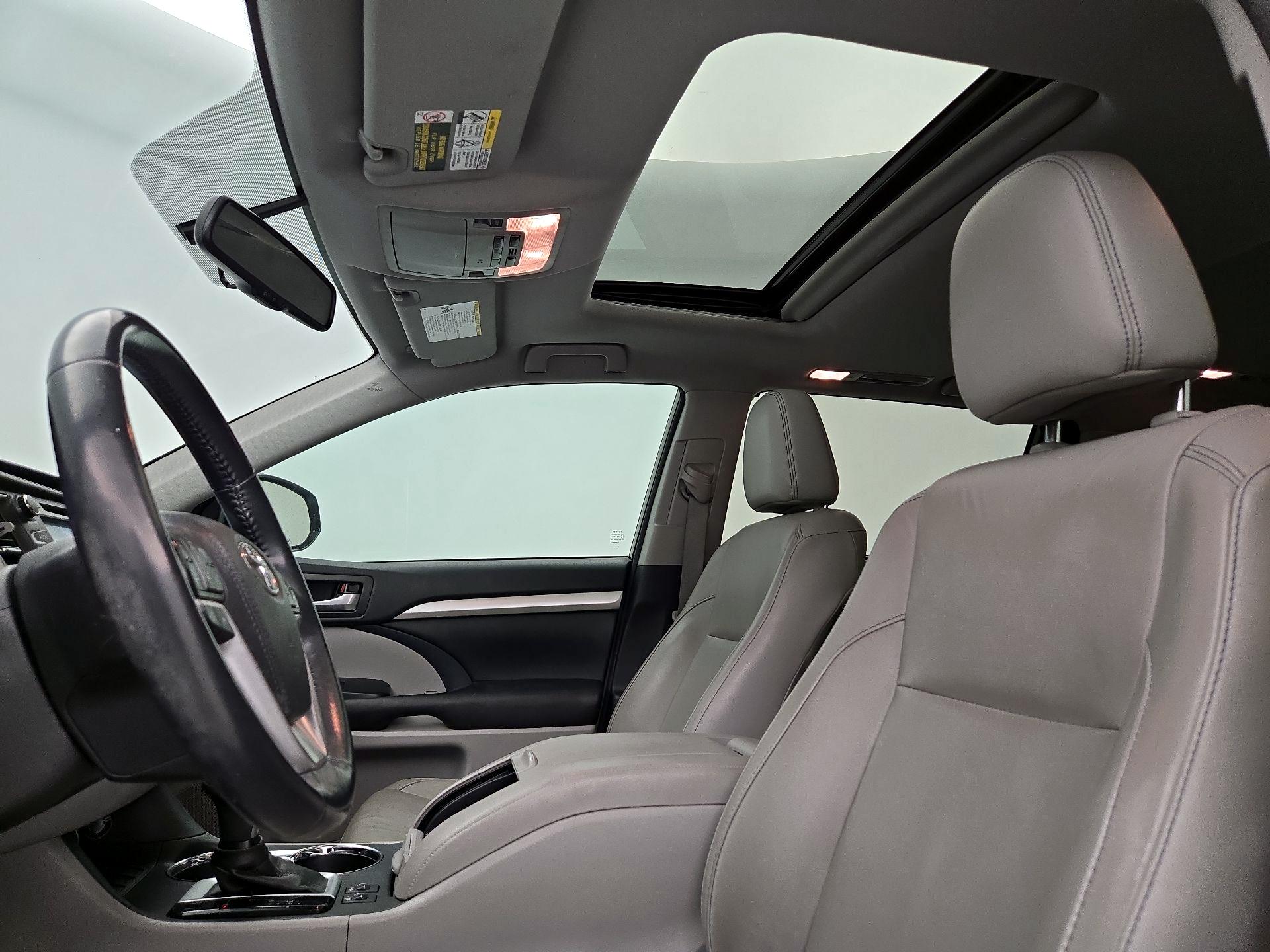 Thumbnail: 2016 Toyota Highlander - 19