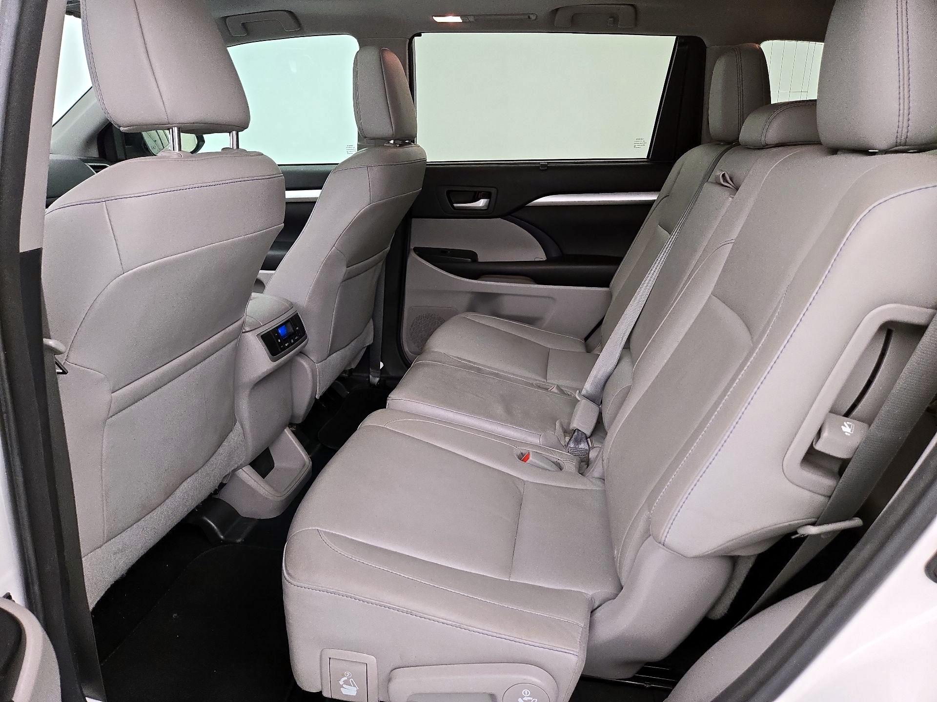 Thumbnail: 2016 Toyota Highlander - 20