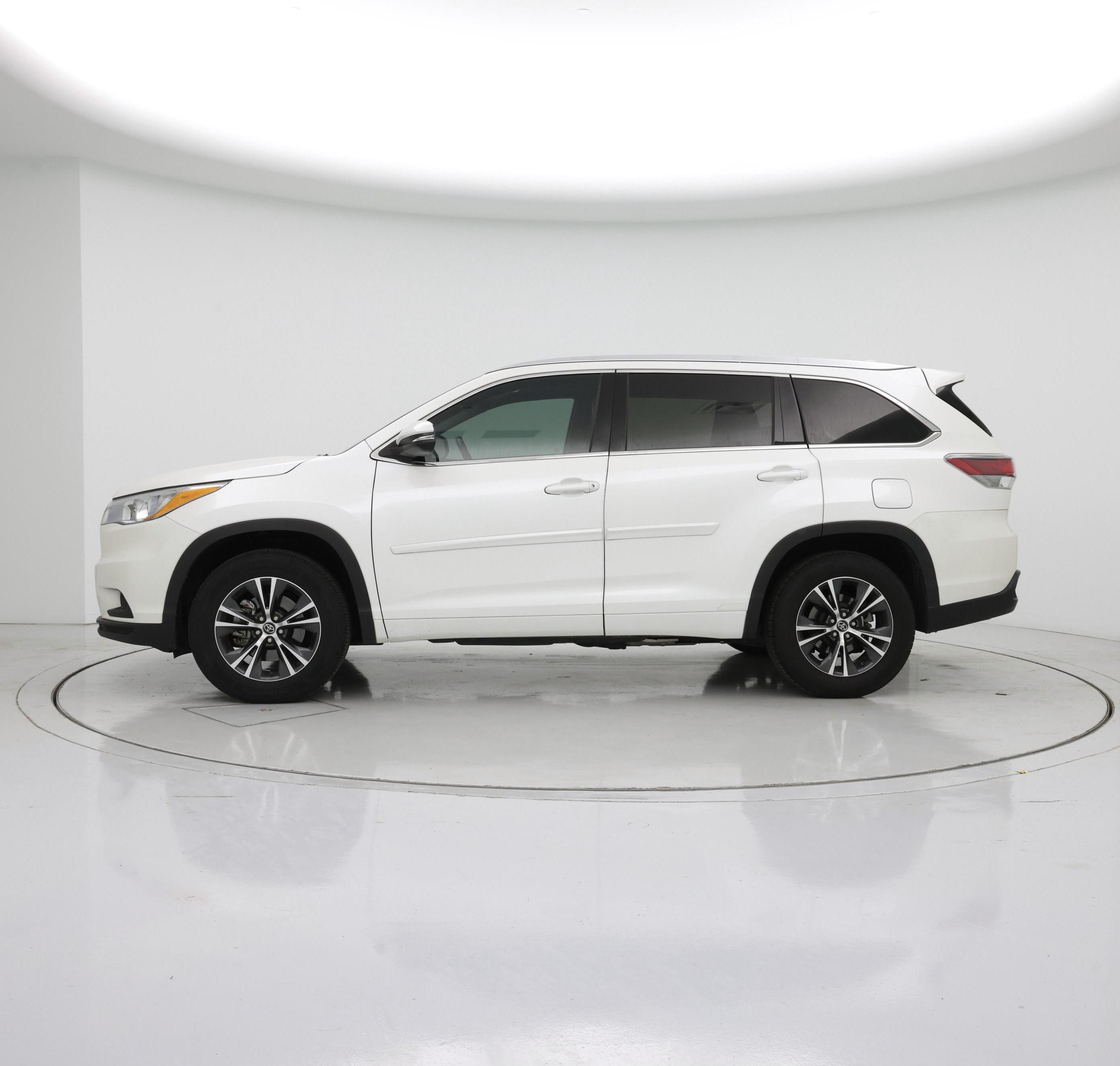 Thumbnail: 2016 Toyota Highlander - 3