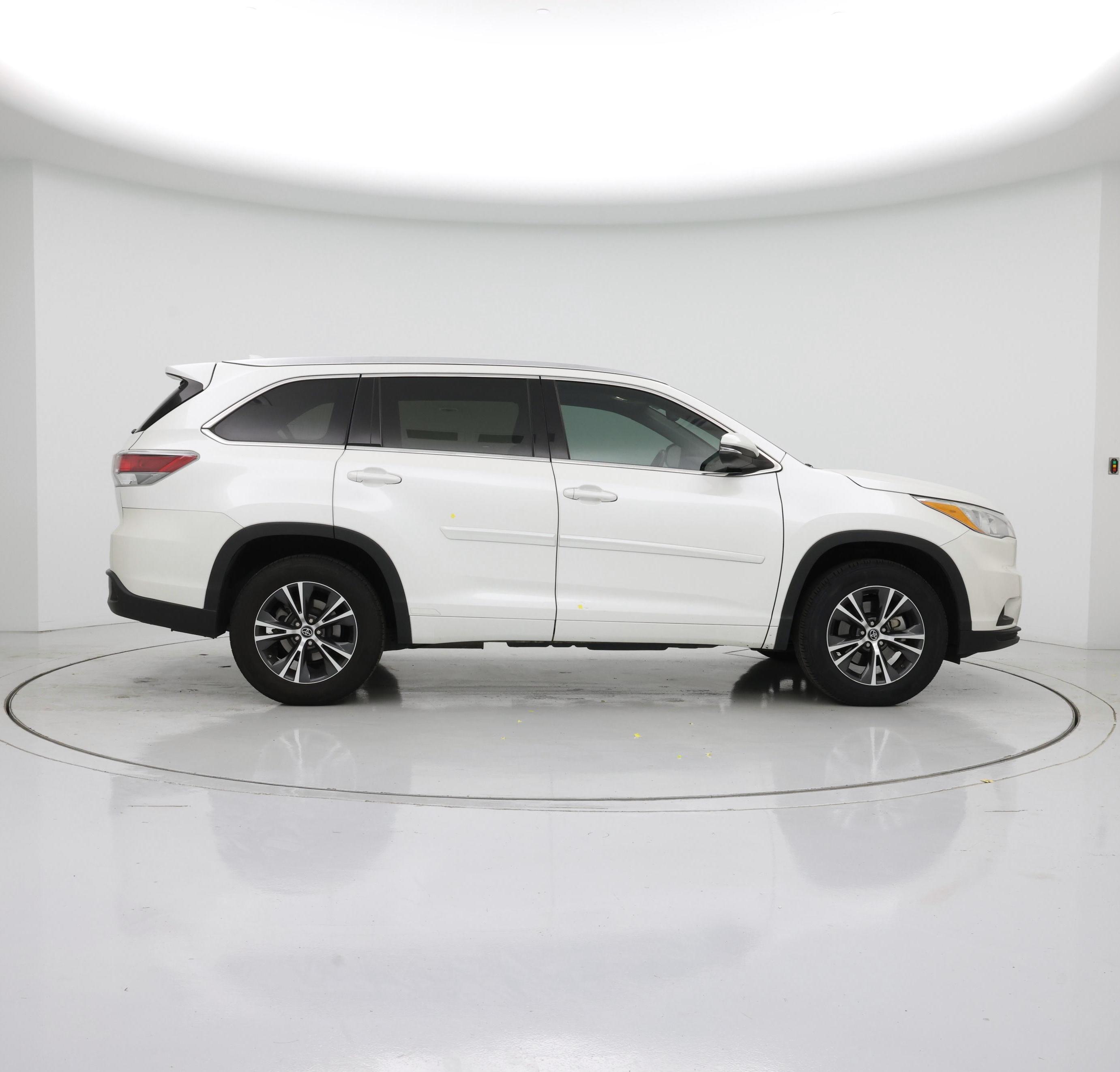 Thumbnail: 2016 Toyota Highlander - 7