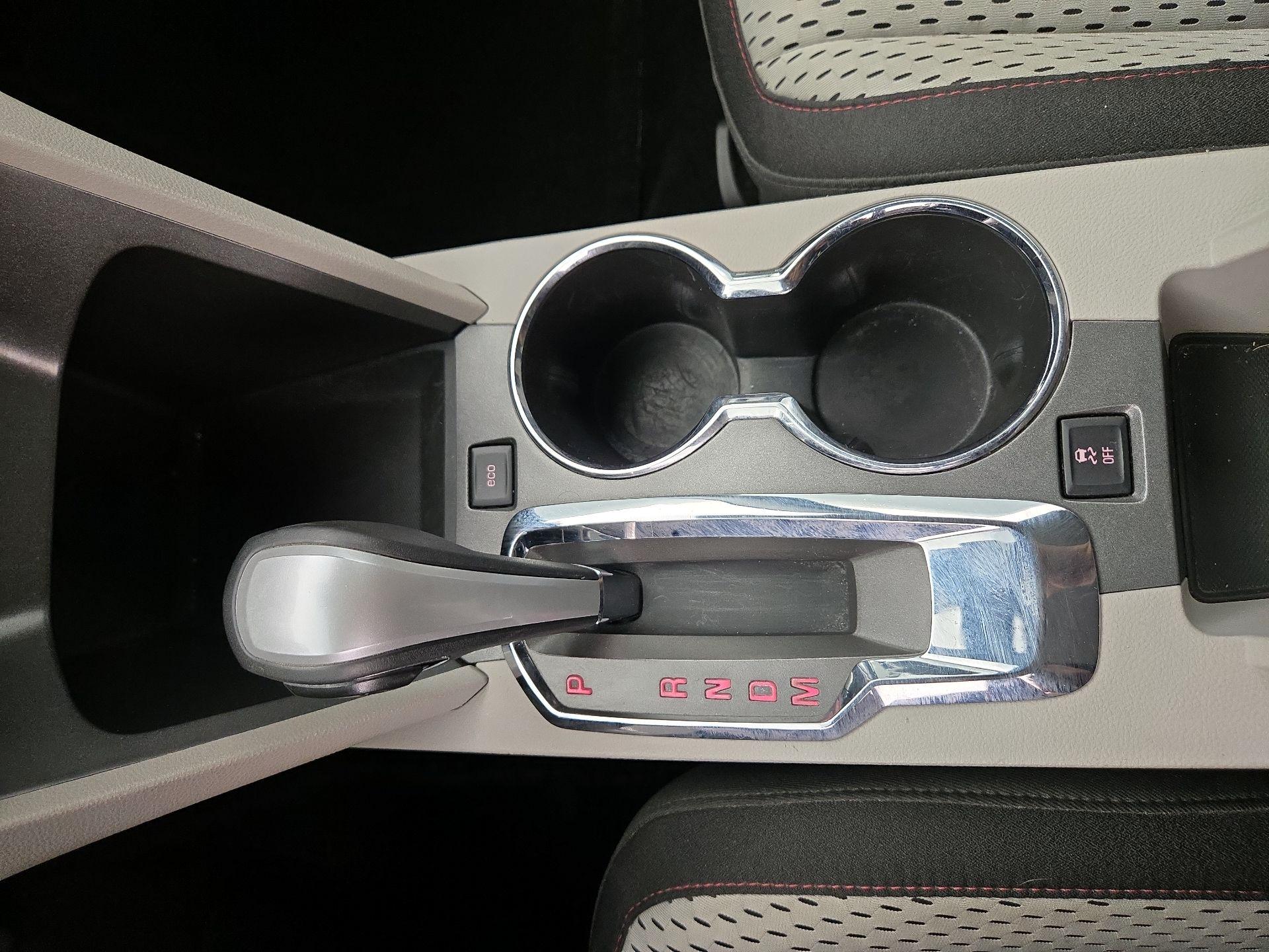 Thumbnail: 2015 GMC Terrain - 17