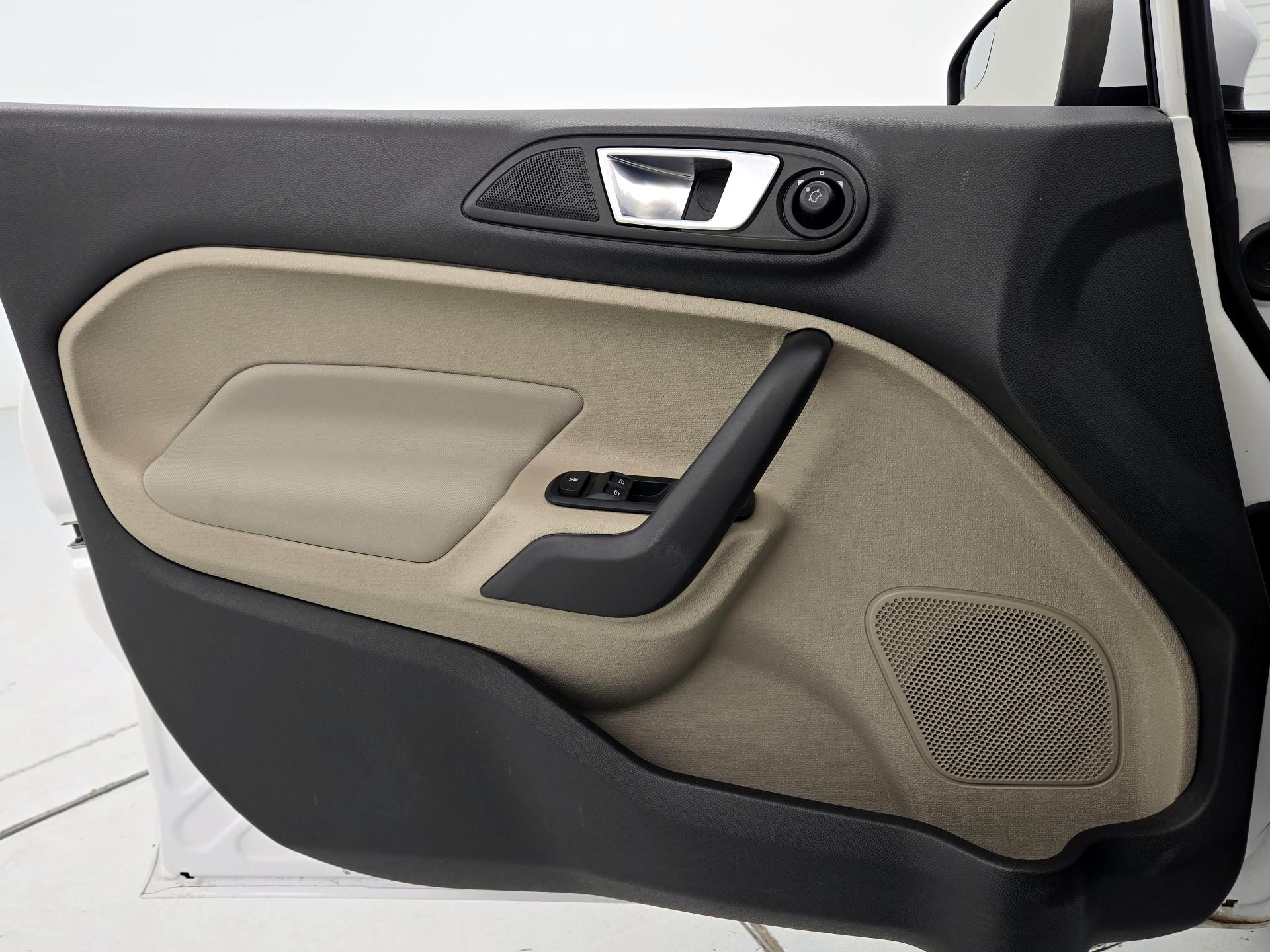 Thumbnail: 2014 Ford Fiesta - 12