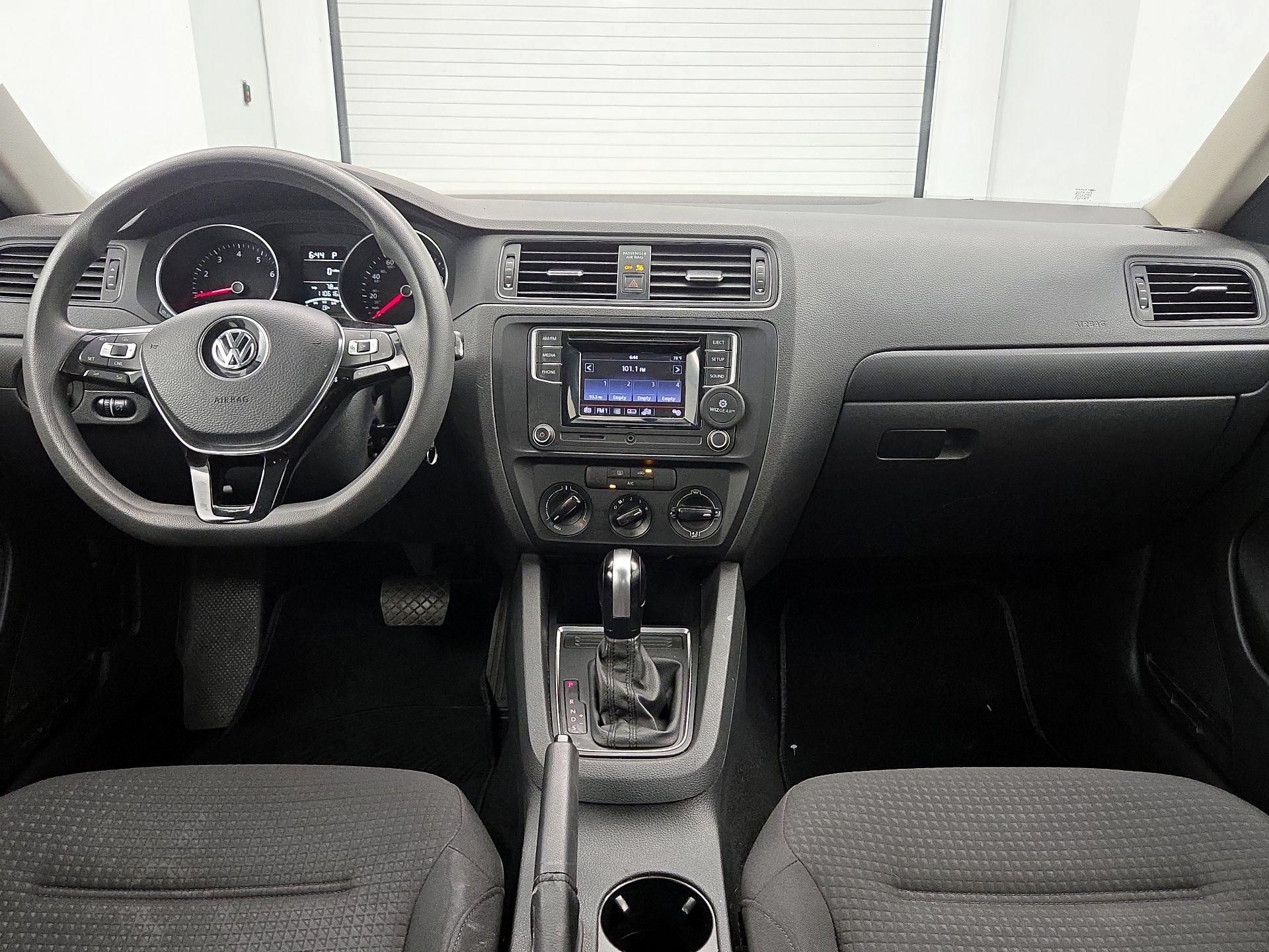 Thumbnail: 2016 Volkswagen Jetta - 9