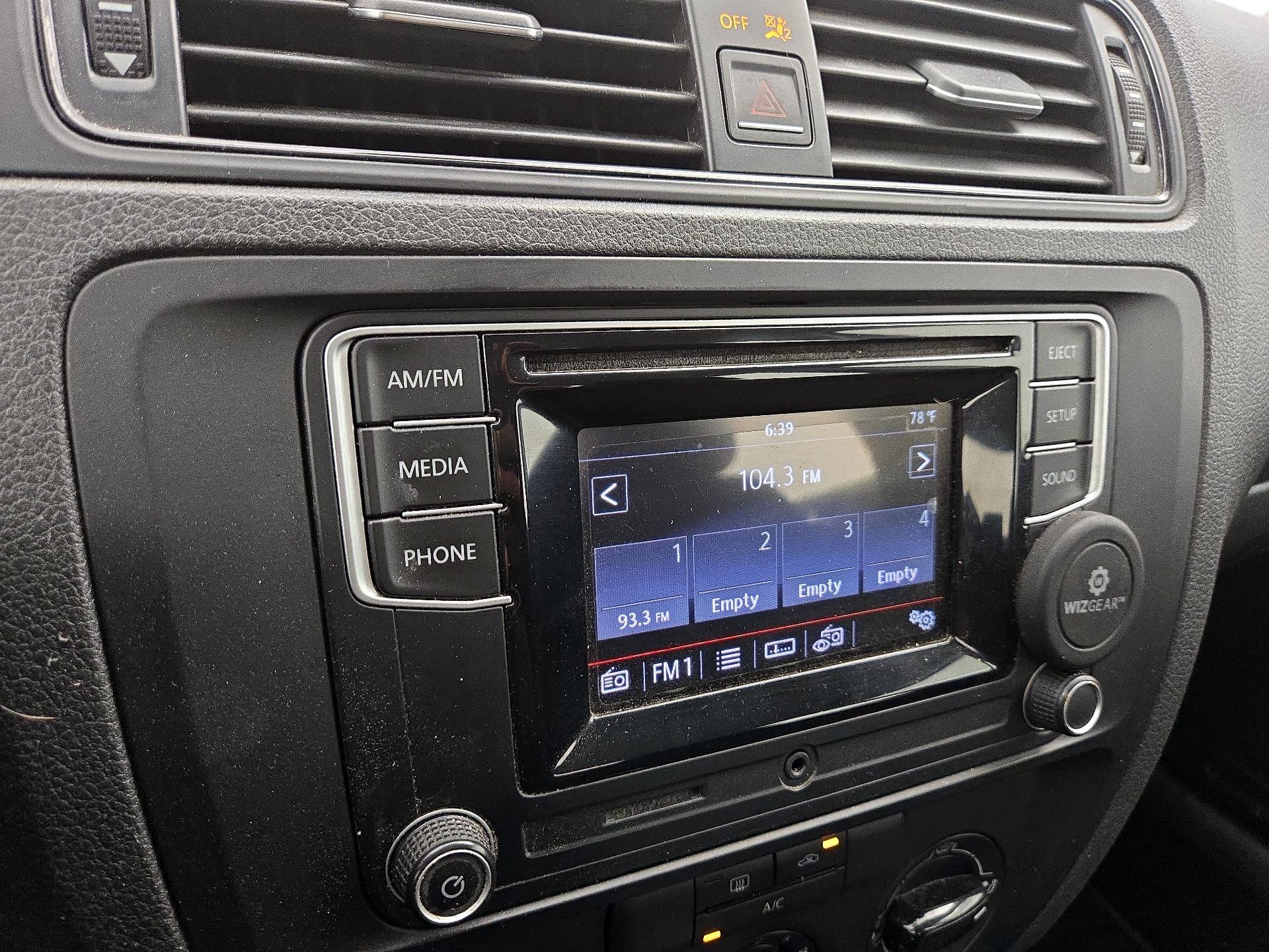 Thumbnail: 2016 Volkswagen Jetta - 14