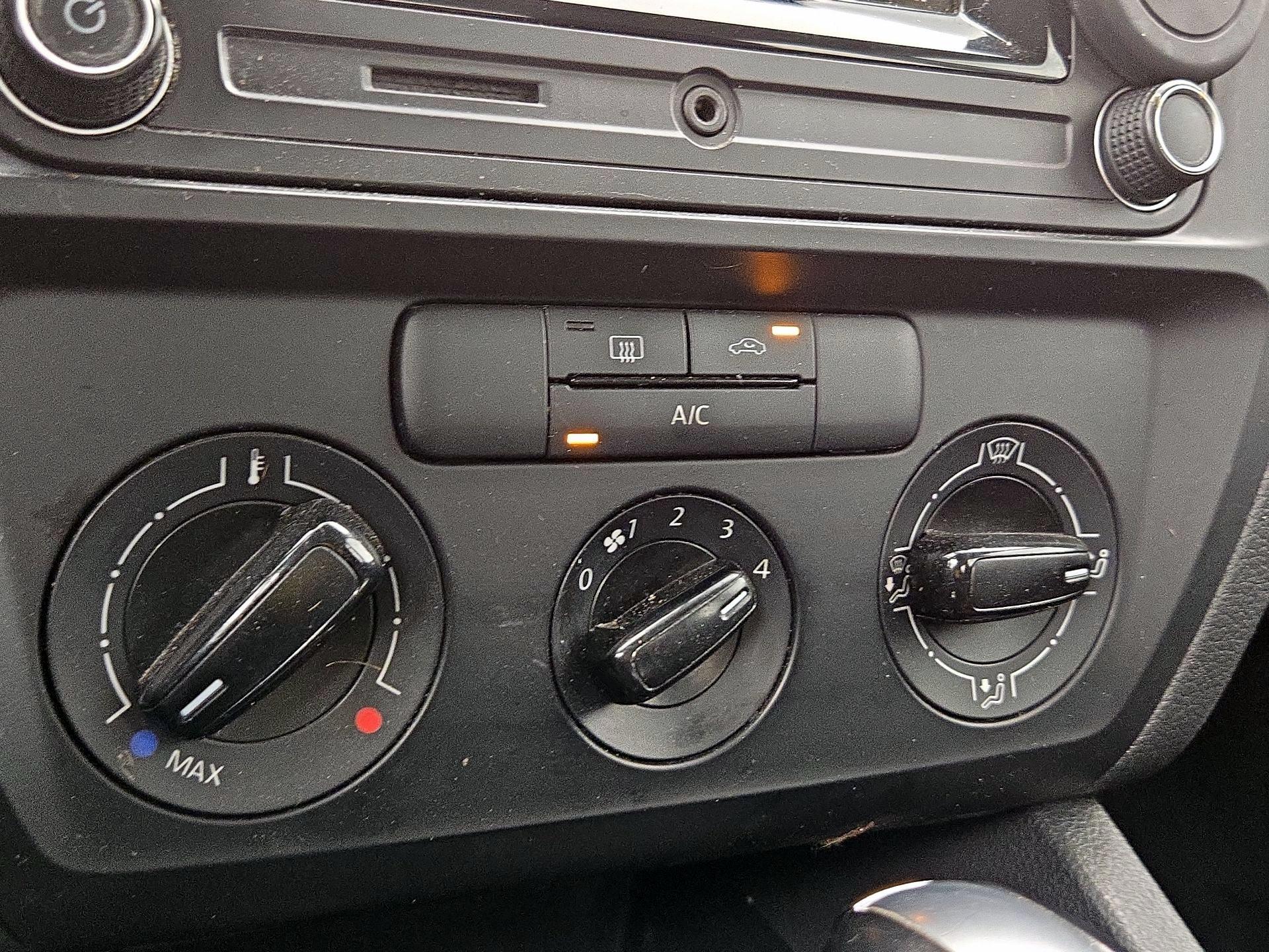 Thumbnail: 2016 Volkswagen Jetta - 15